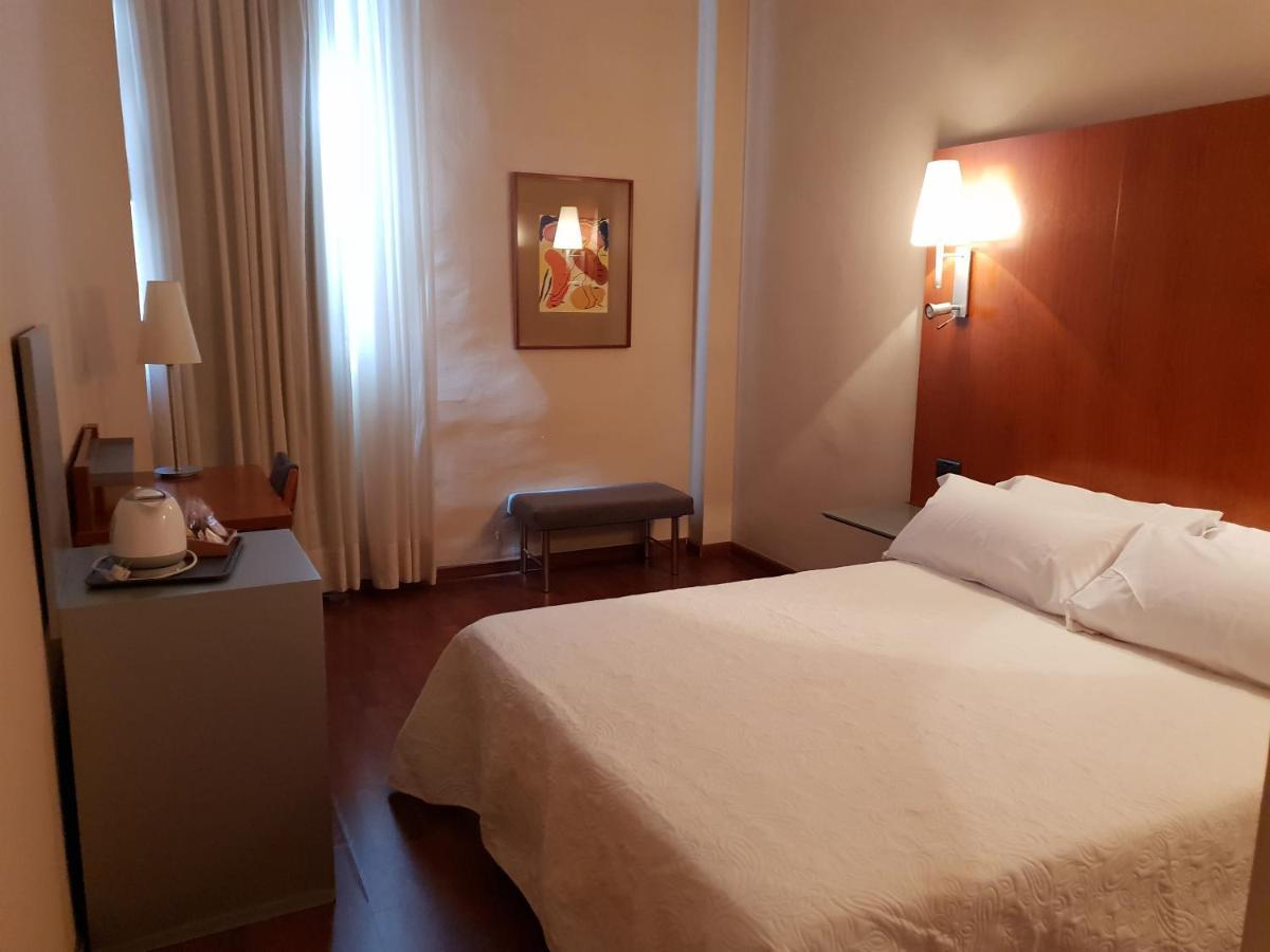 Deluxe Double Room Shower