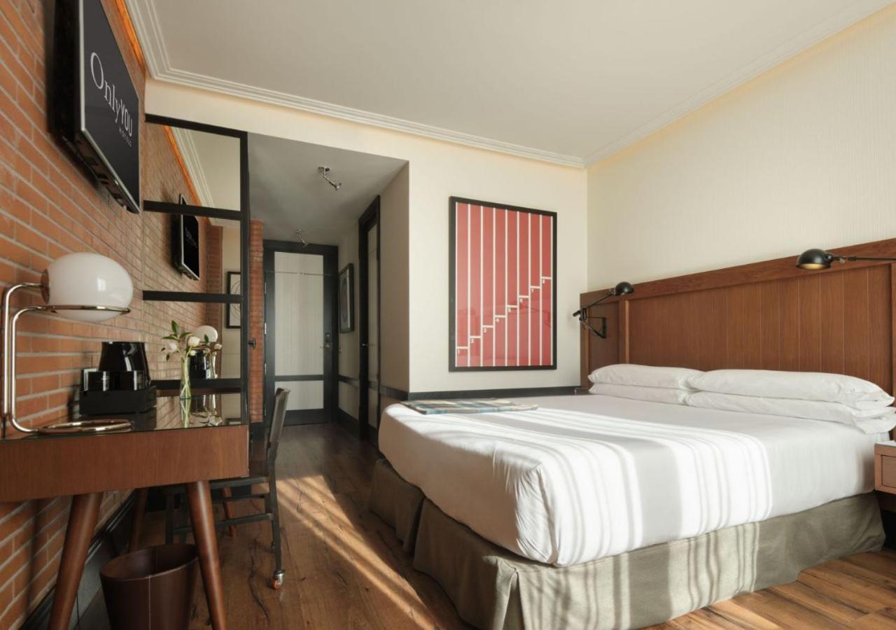 Quarto com Cama de Casal ou 2 de Solteiro e Varanda