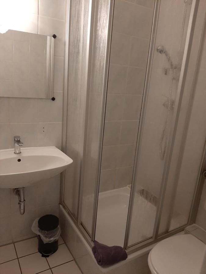 Einzelzimmer mit Dusche