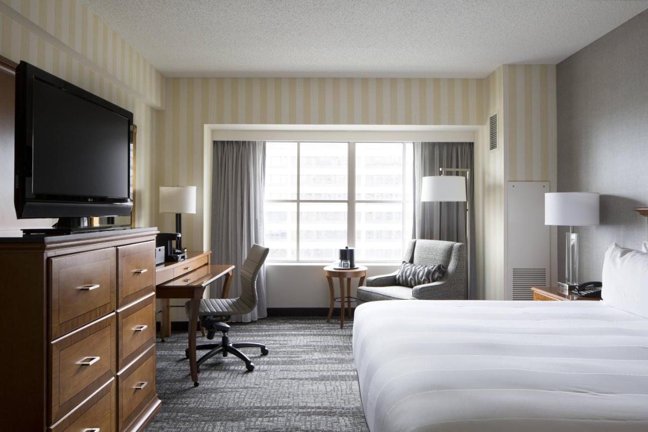 King Room with Roll-in Shower - Mobility and Hearing Accessible