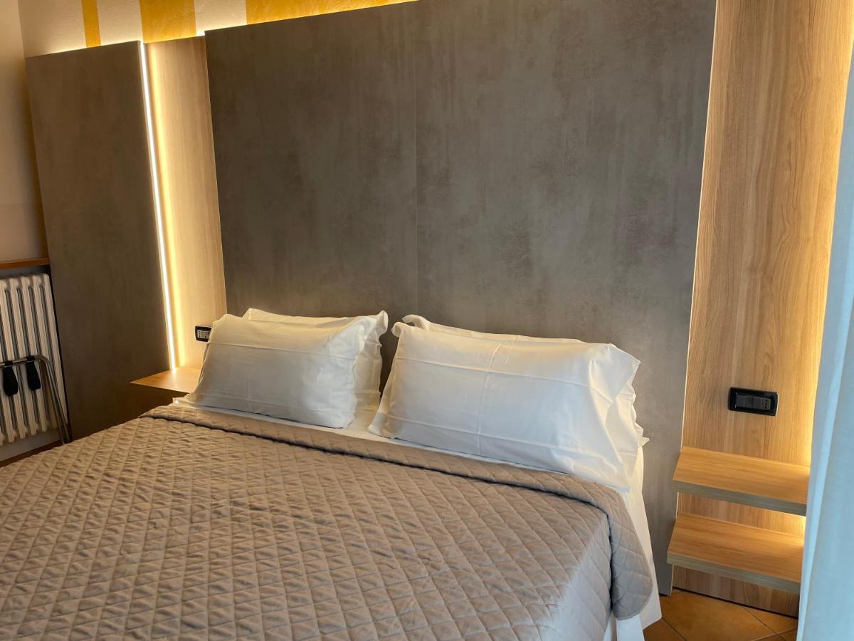 Small Double Room,1234281179:JPEG
