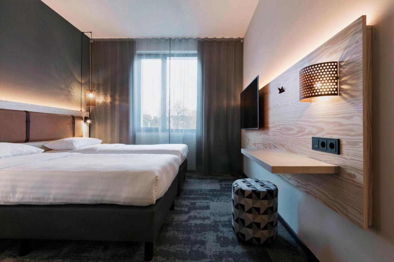 Moxy Twin Sleeper Guest room 2 Twin or Single Beds