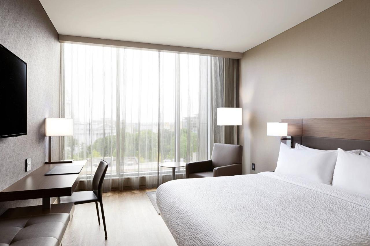 King Room - Hearing Accessible,1548535693:JPEG