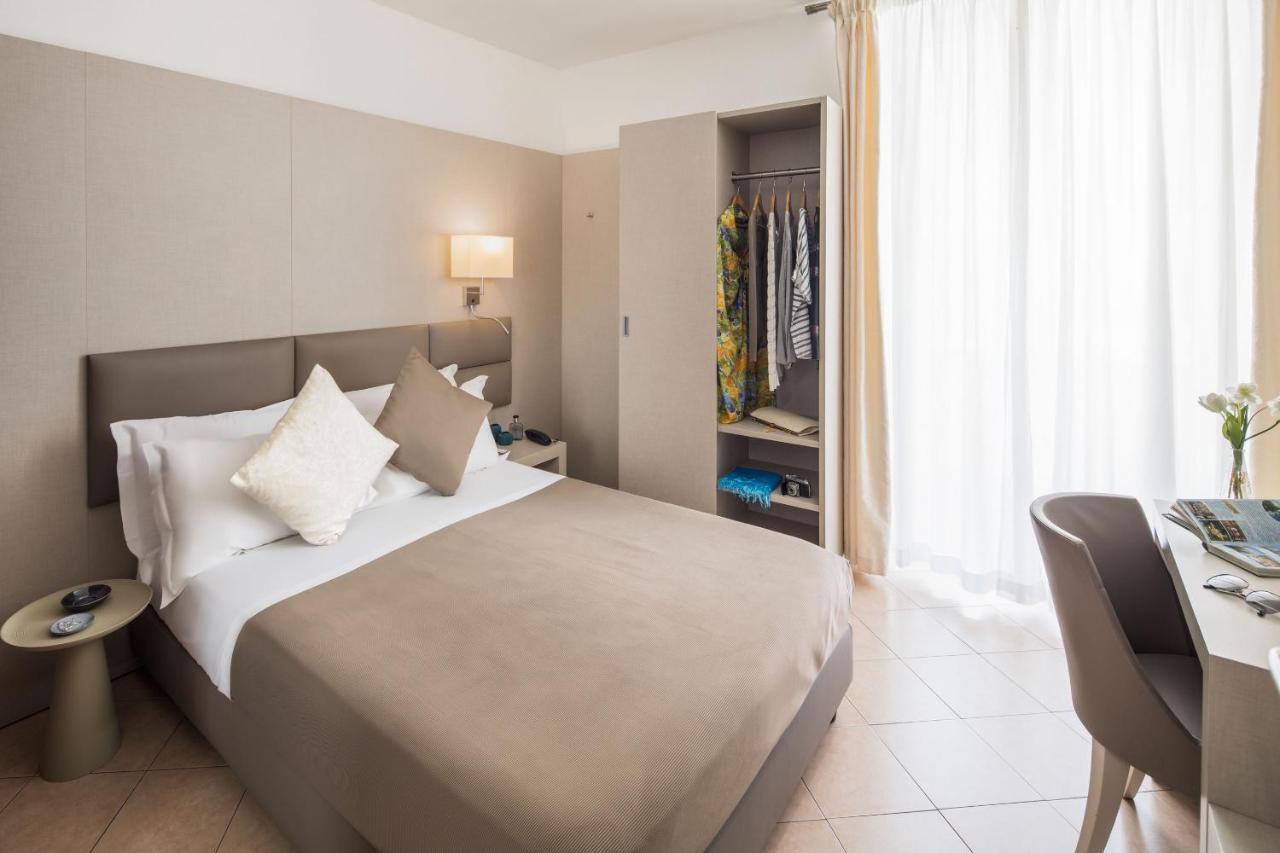 Single Room Lateral Sea View
