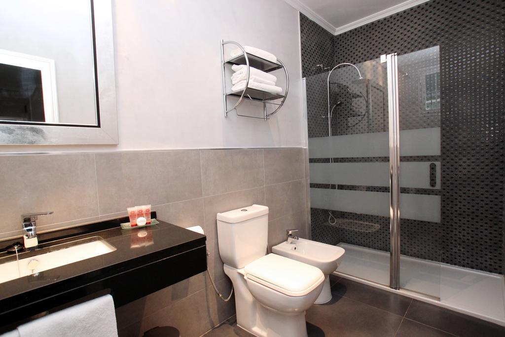 Comfort Triple Room Shower