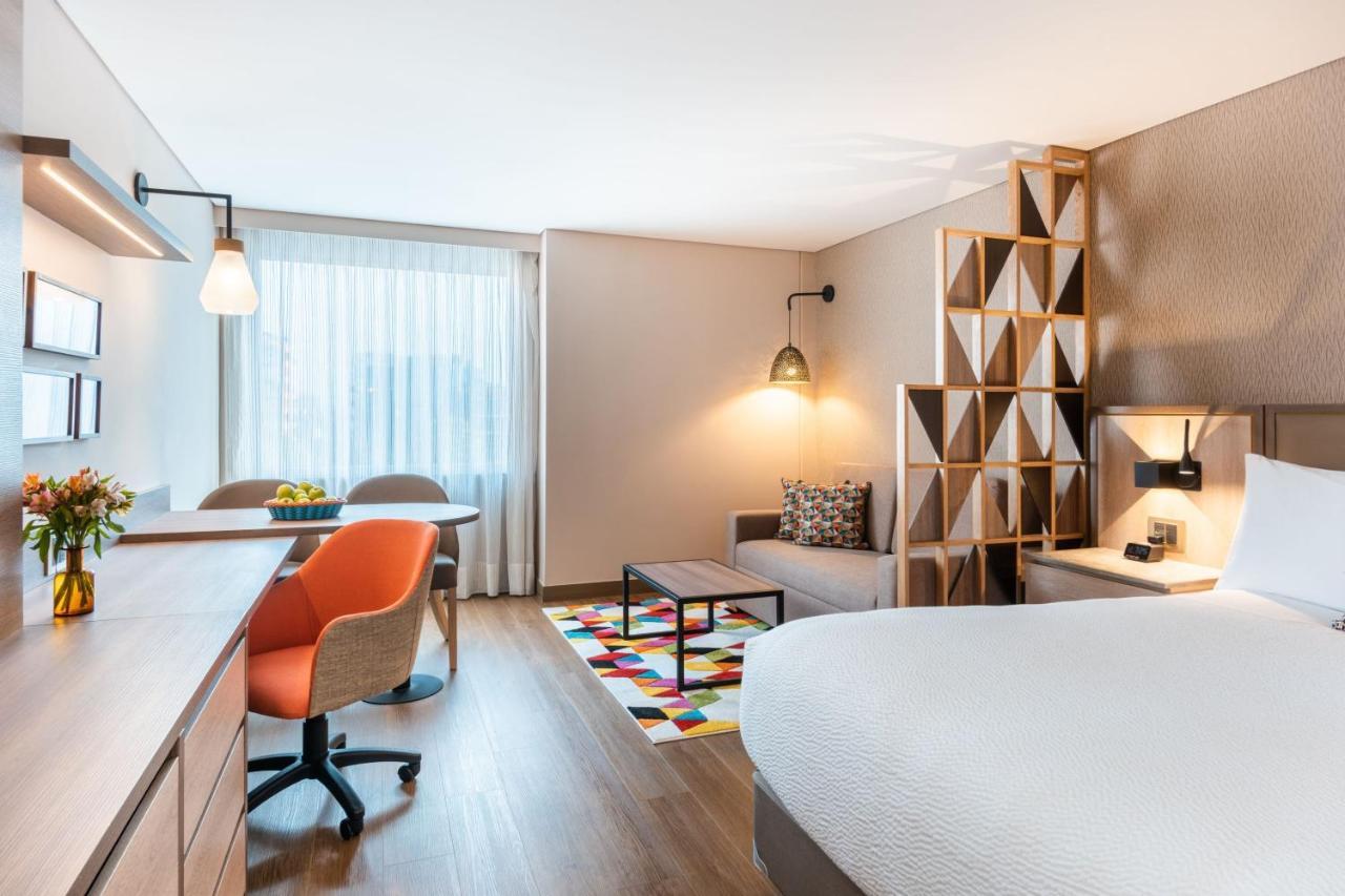 Estudio con sofá cama y vistas a la ciudad - cama extragrande