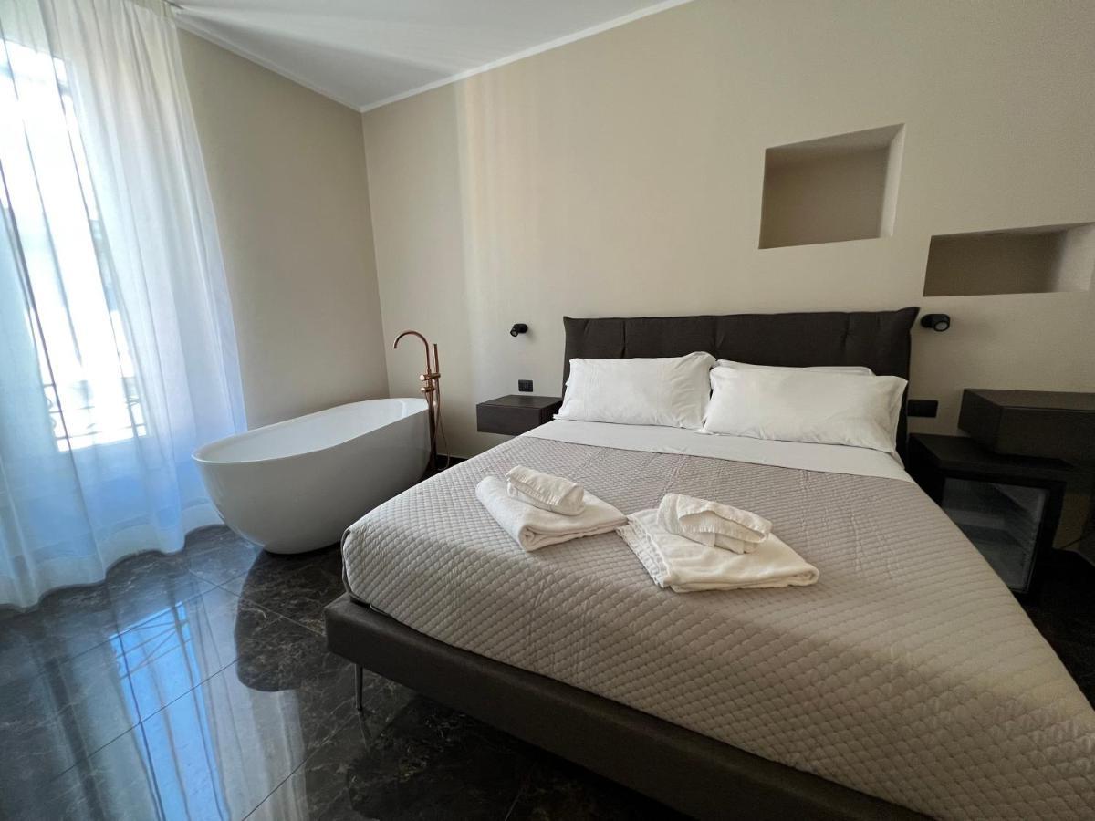 Deluxe Double Room Bath