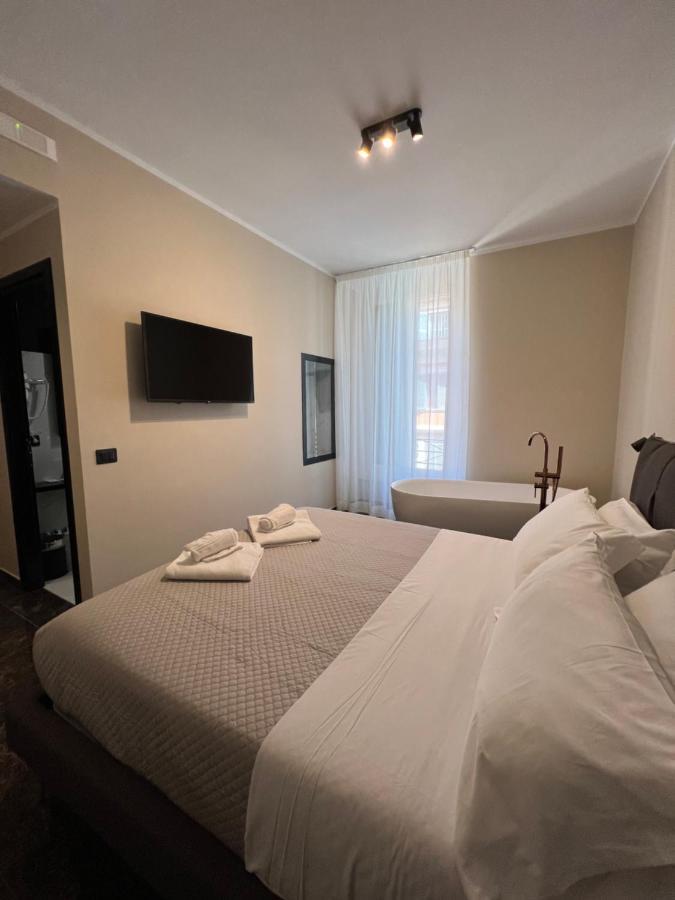 Deluxe Double Room Bath
