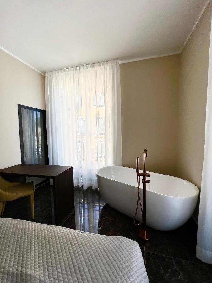 Deluxe Double Room Bath