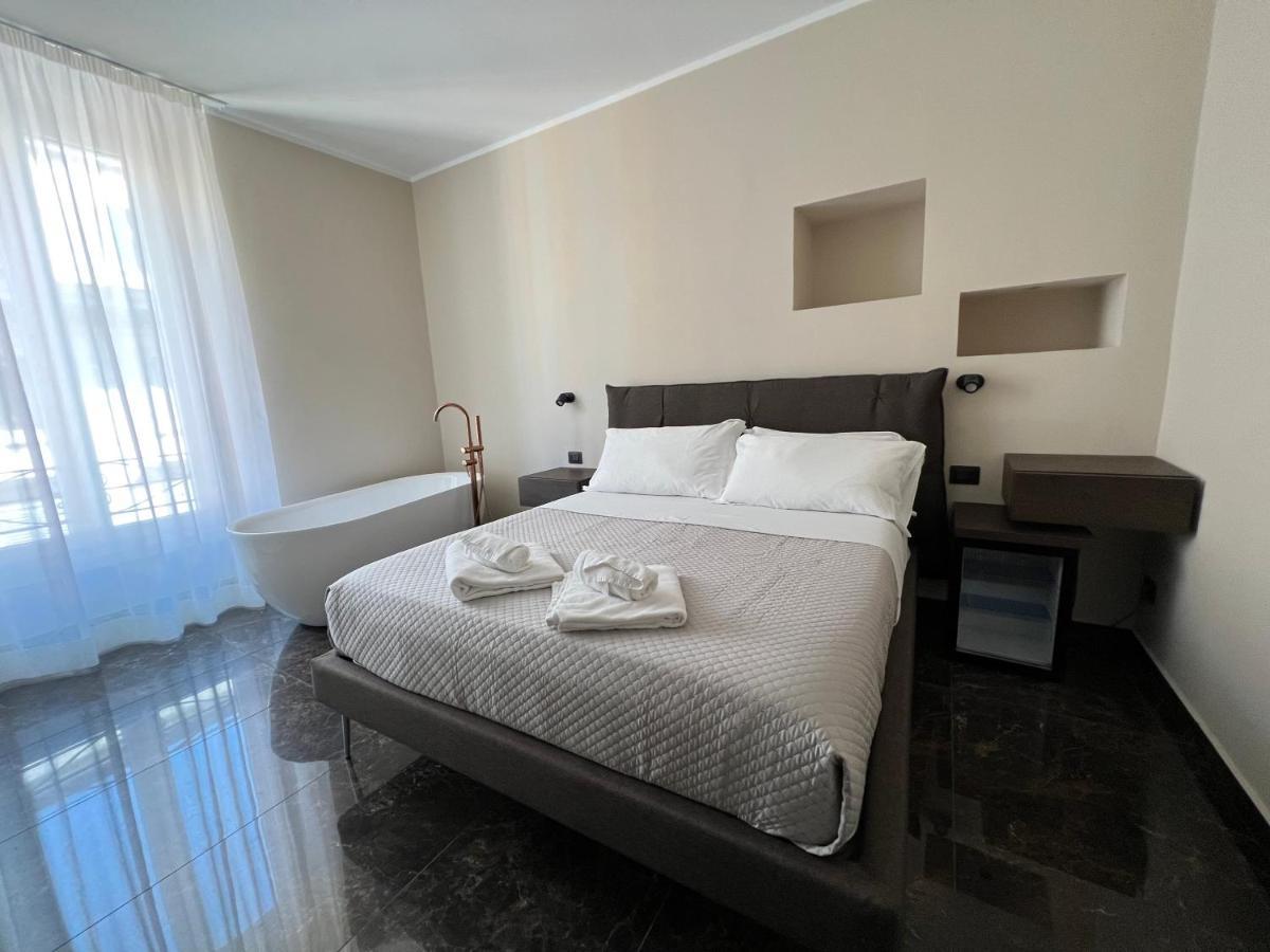 Deluxe Double Room Bath