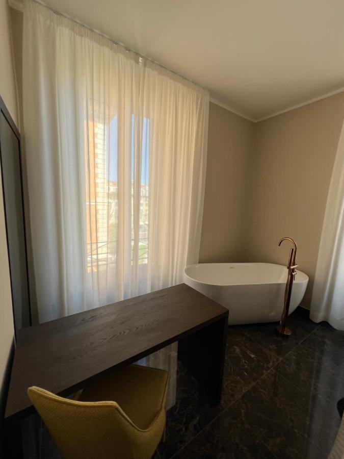 Deluxe Double Room Bath
