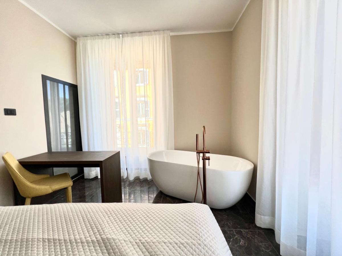 Deluxe Double Room Bath