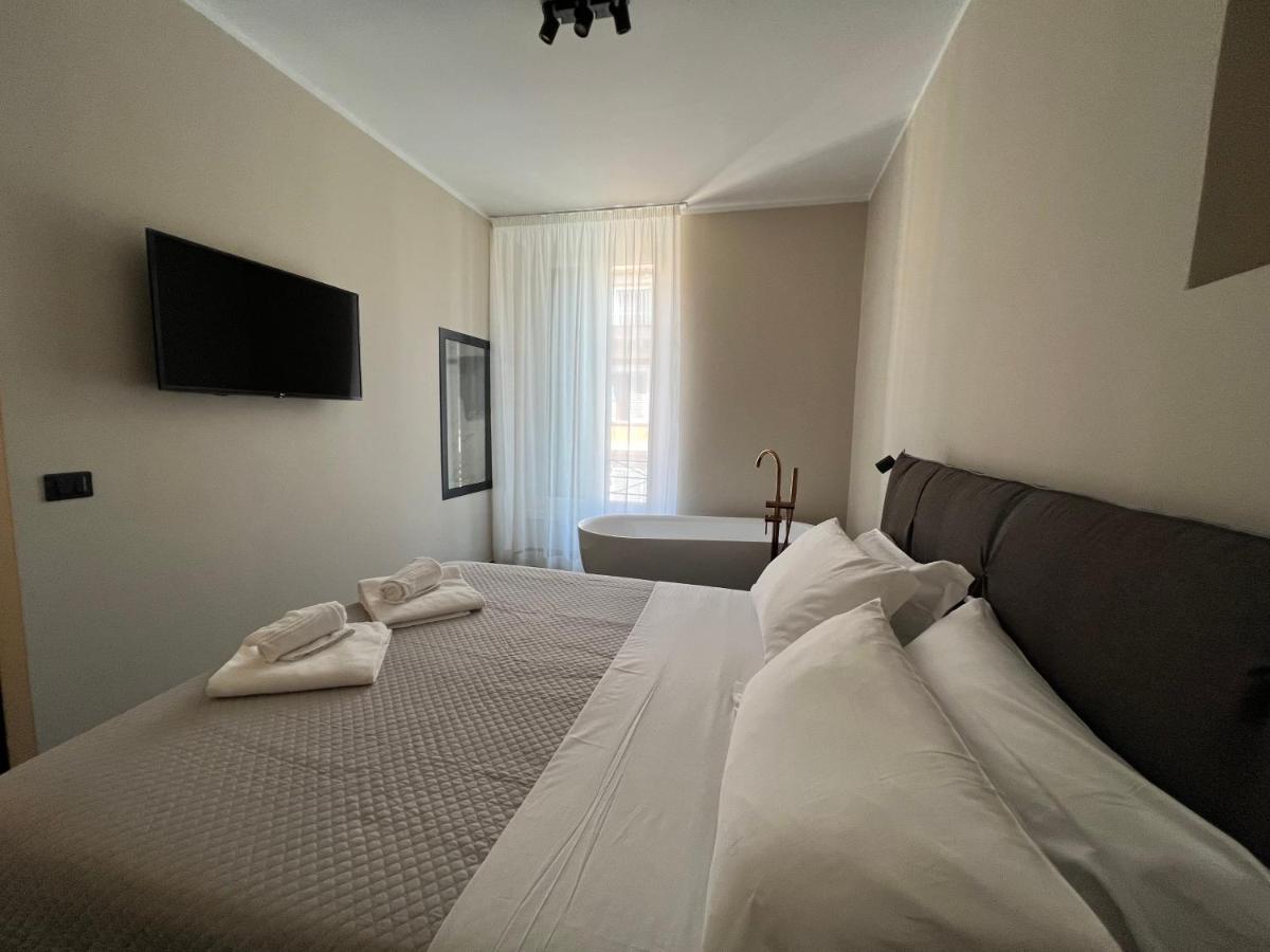 Deluxe Double Room Bath