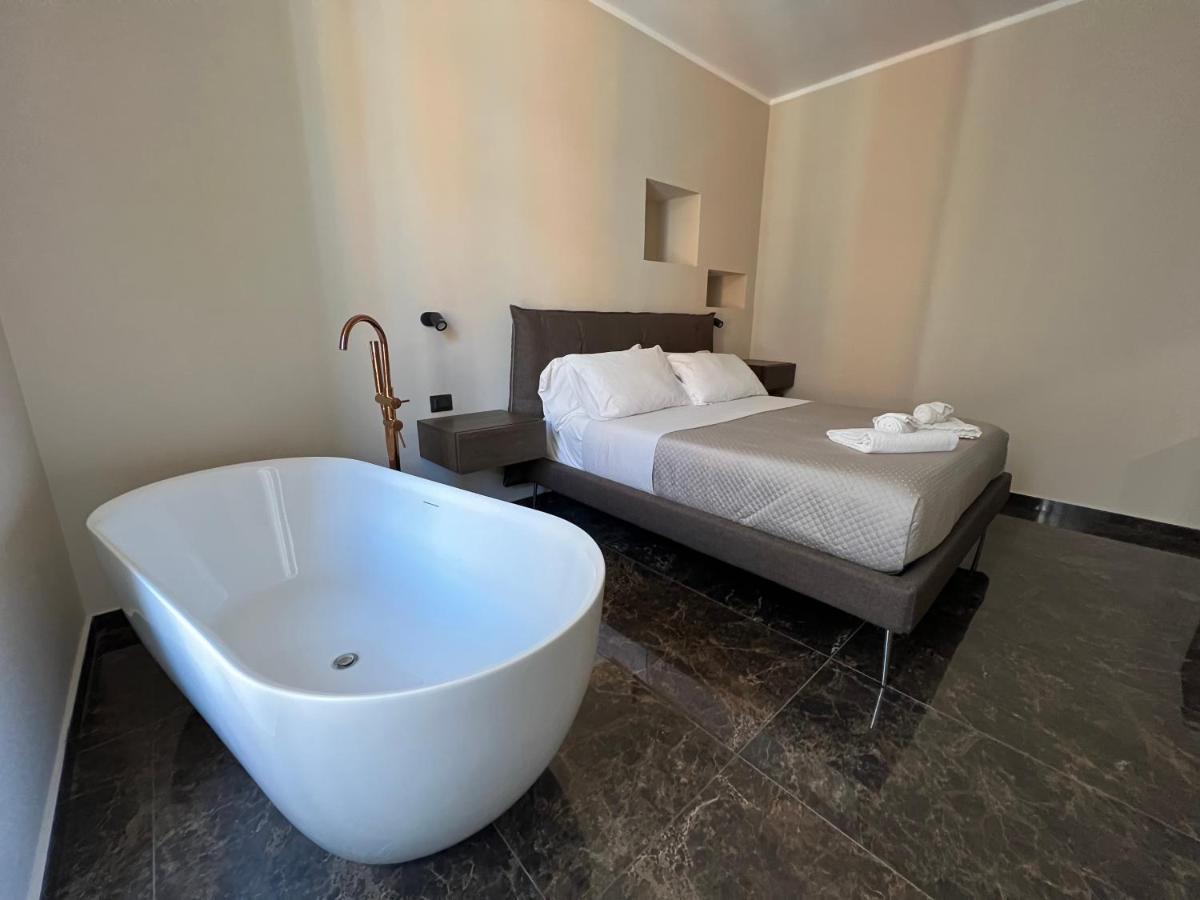 Deluxe Double Room Bath