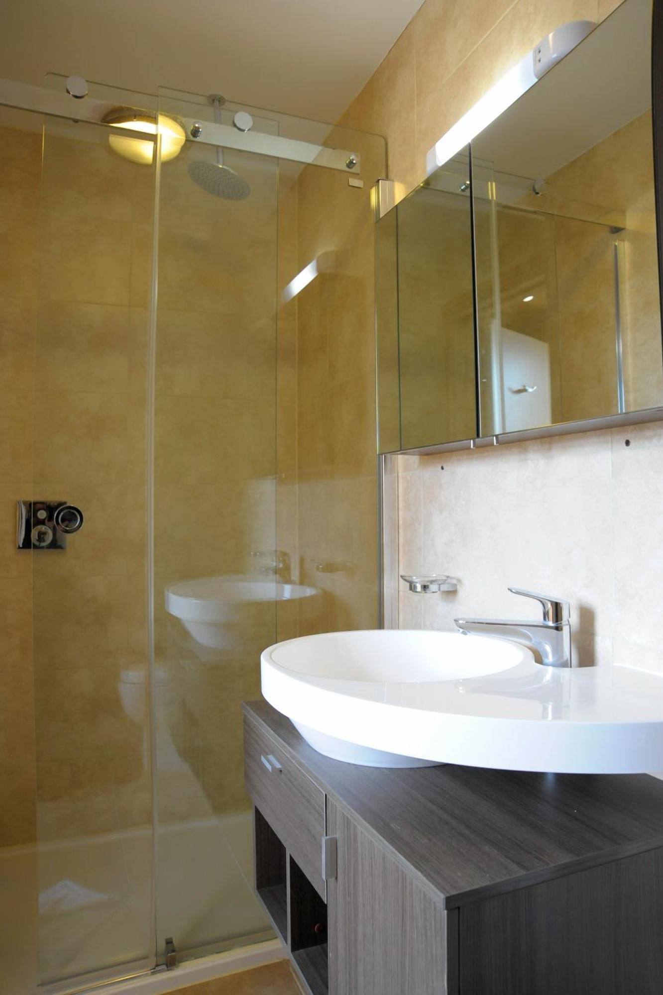 Quarto com 2 Camas de Solteiro