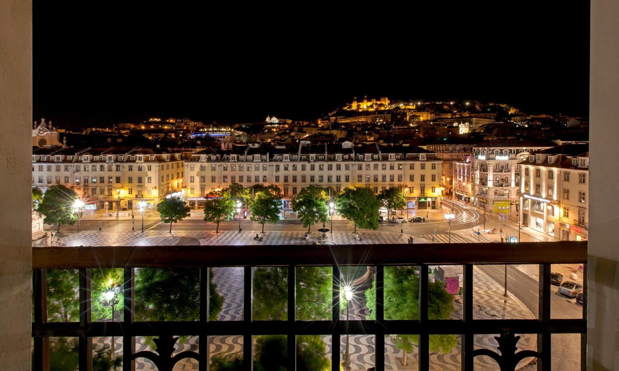 Quarto com Cama de Casal ou 2 de Solteiro e Vista da Praça do Rossio
