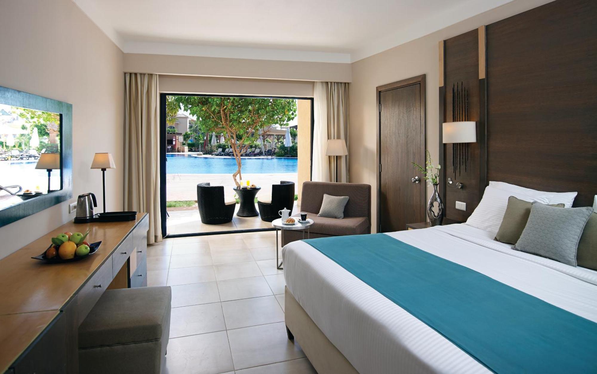 Family Swim-Up Room