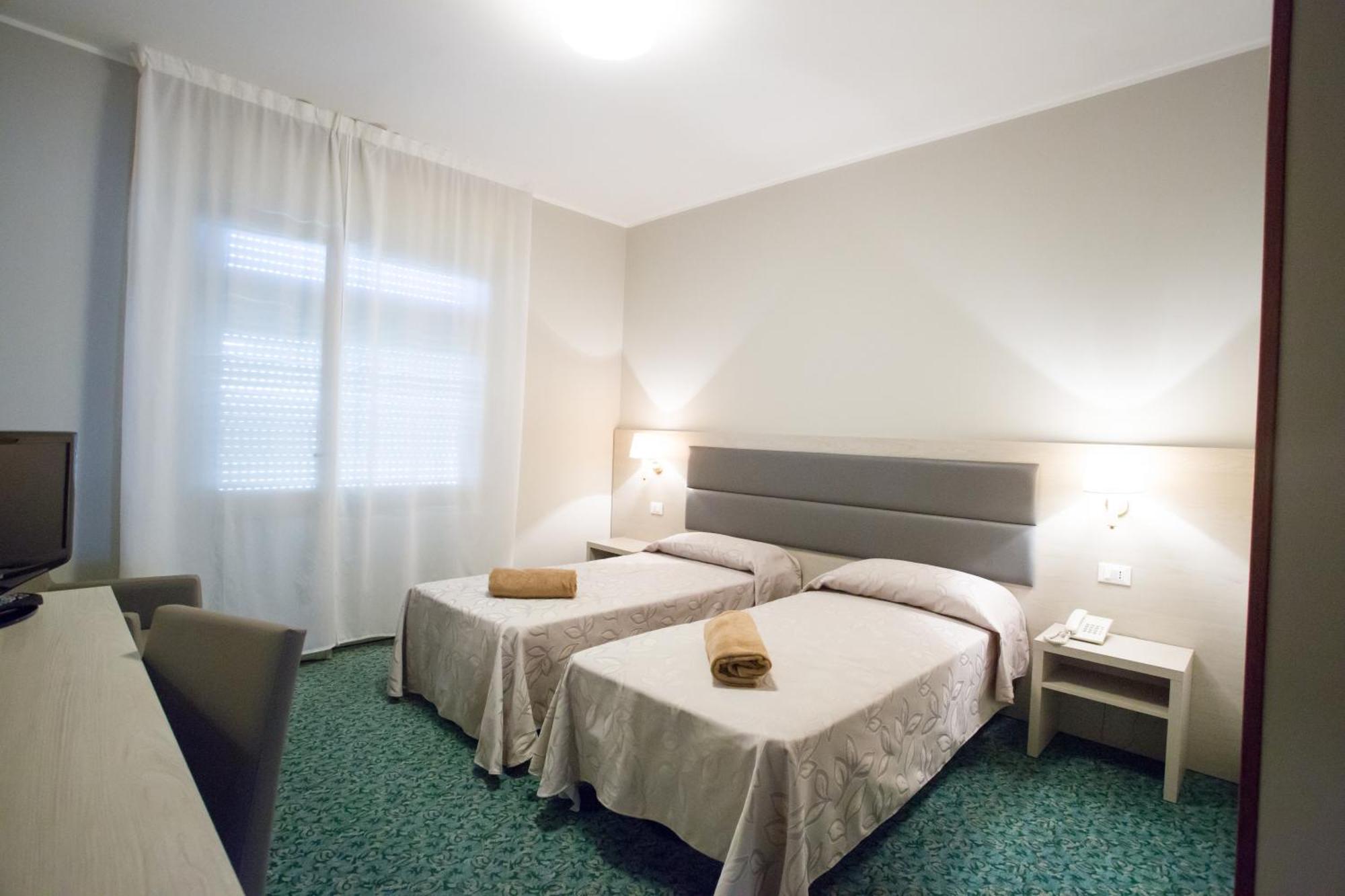 Classic Twin or Double Room,1218249217:JPEG
