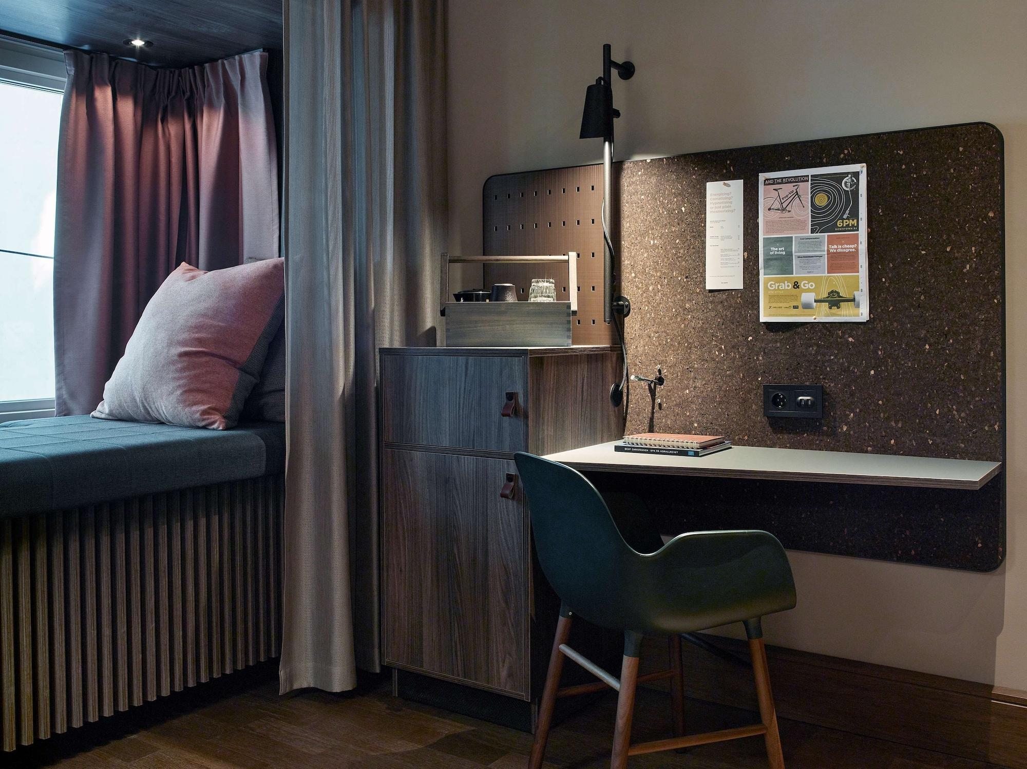 Spacious Double Room Bath,1666700498:JPEG