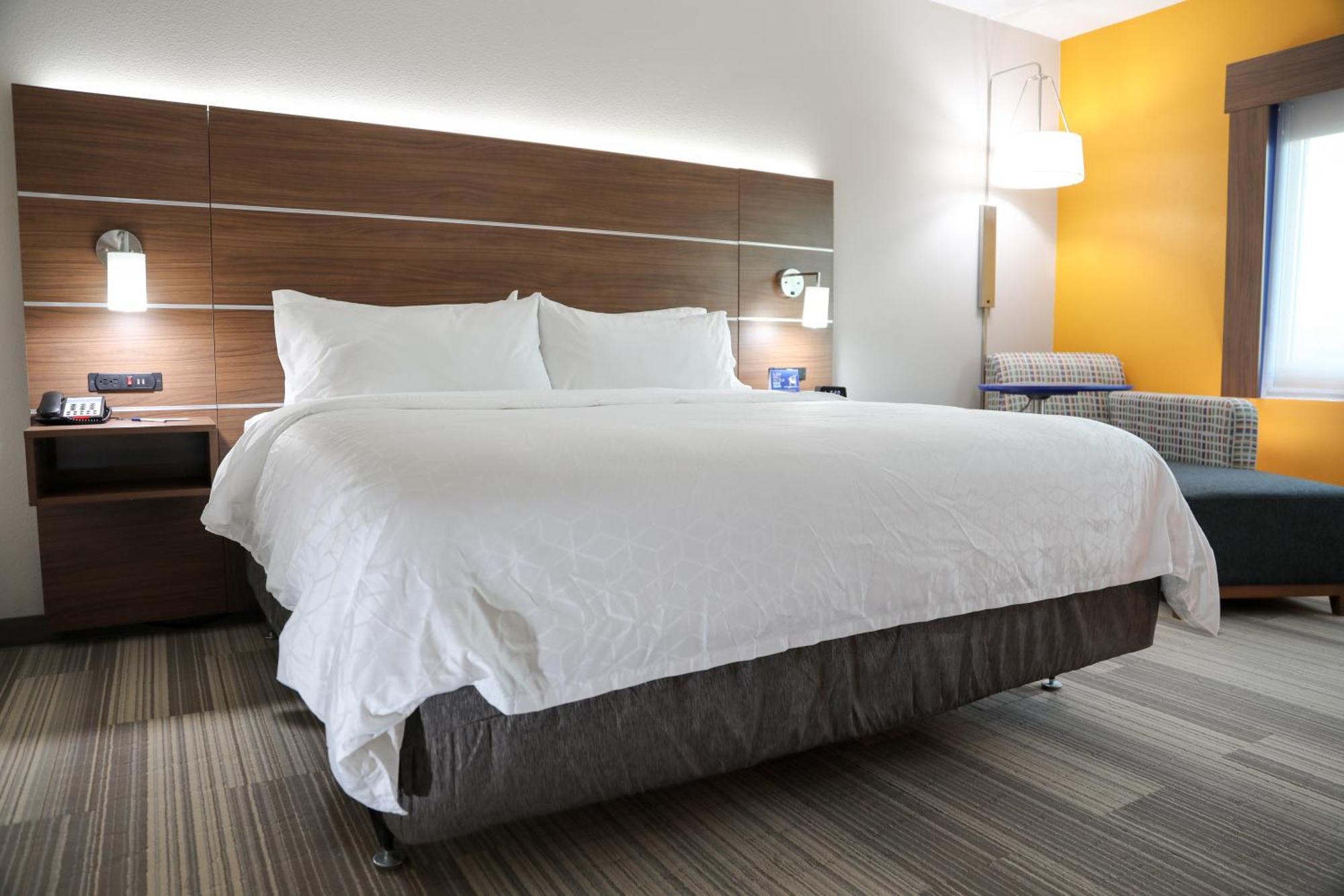 King Room - Hearing Accessible/Non-Smoking