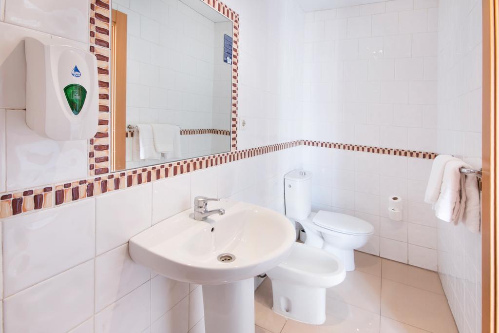 Single Room,1402961822:JPEG