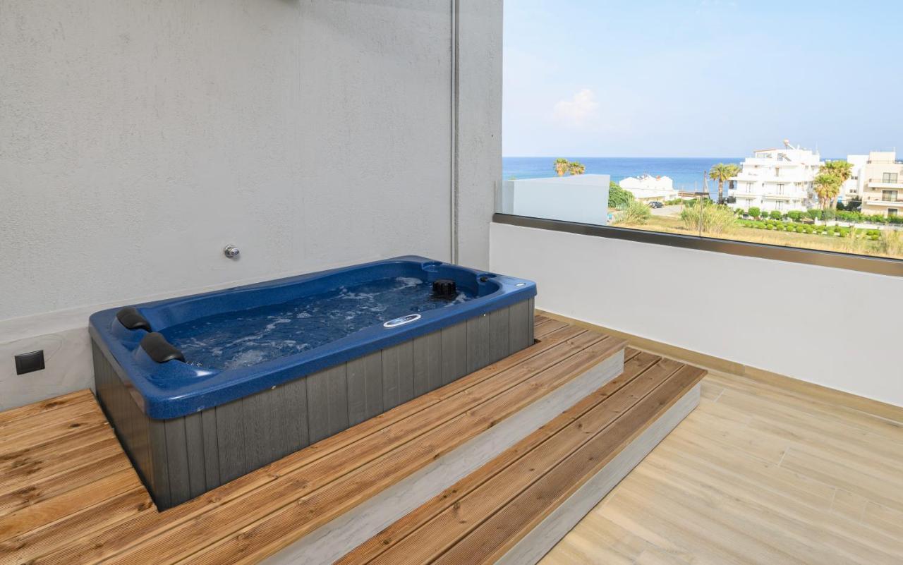 Deluxe Suite Spa Bath