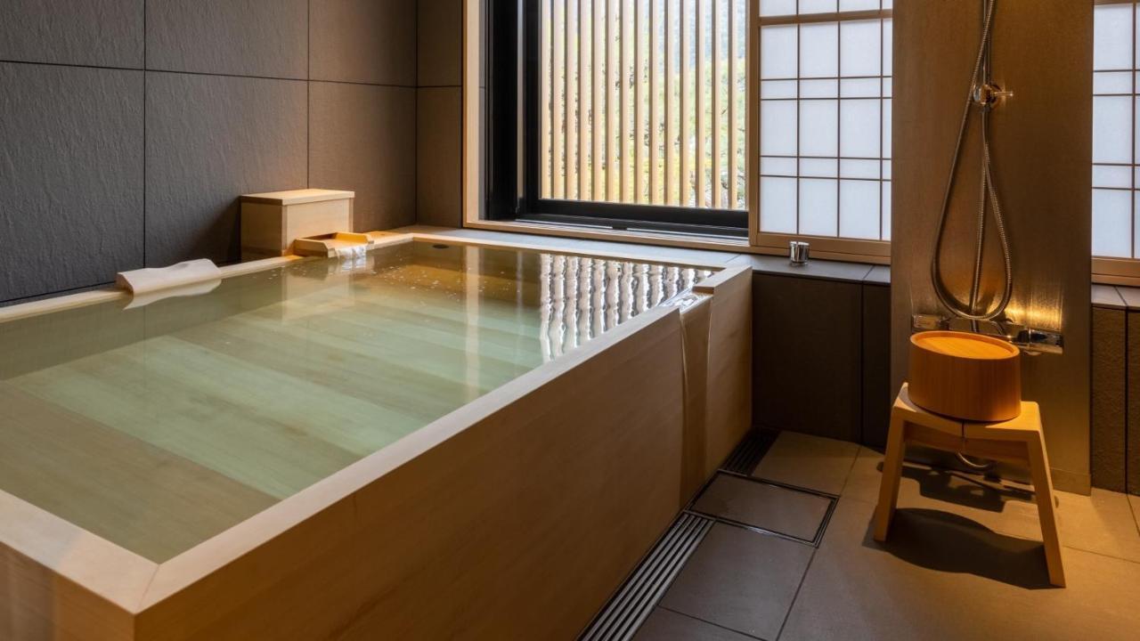 Fufu Luxury Premium Suite Hot Spring Bath