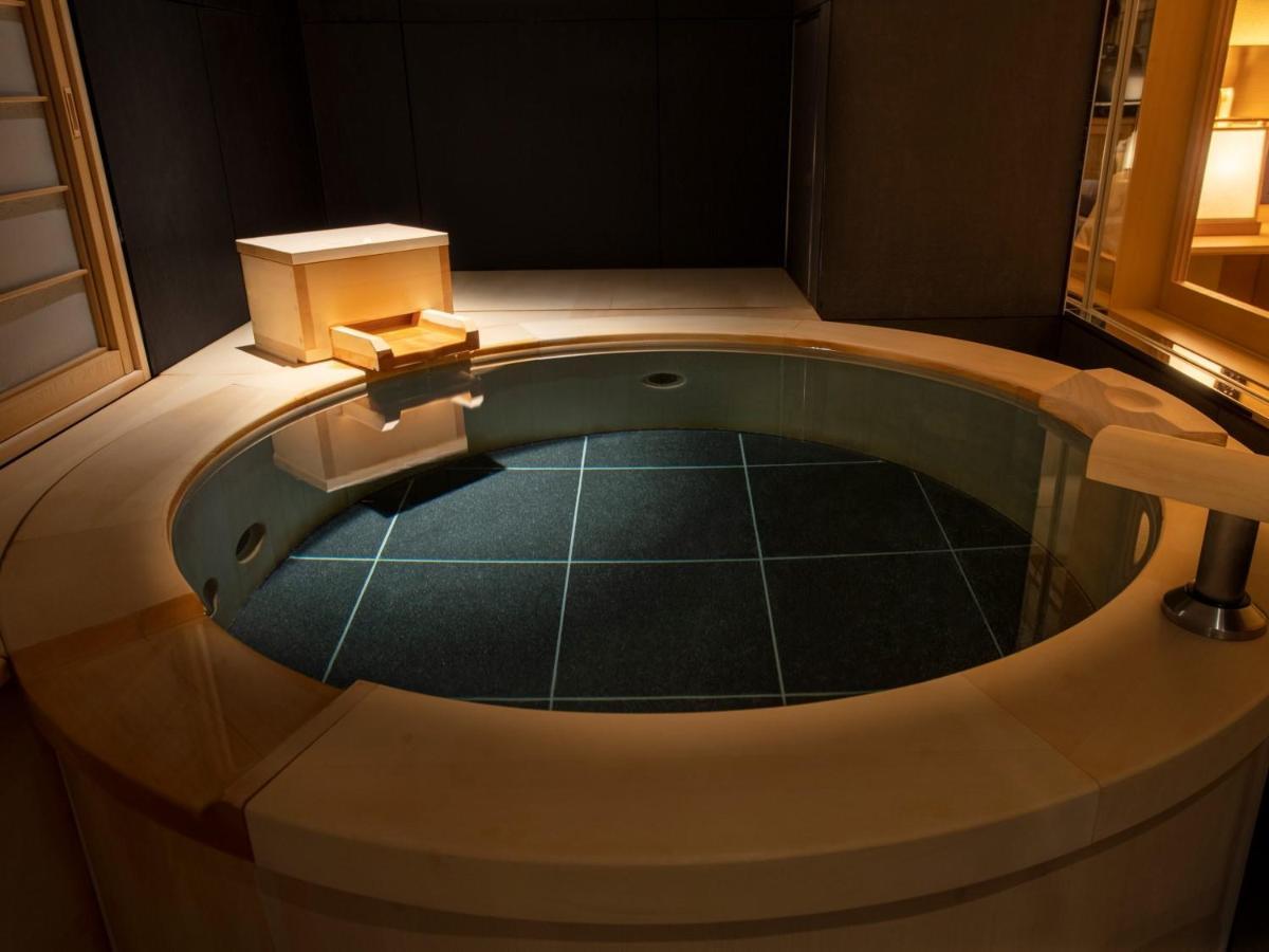 Stylish King Room Hot Spring Bath
