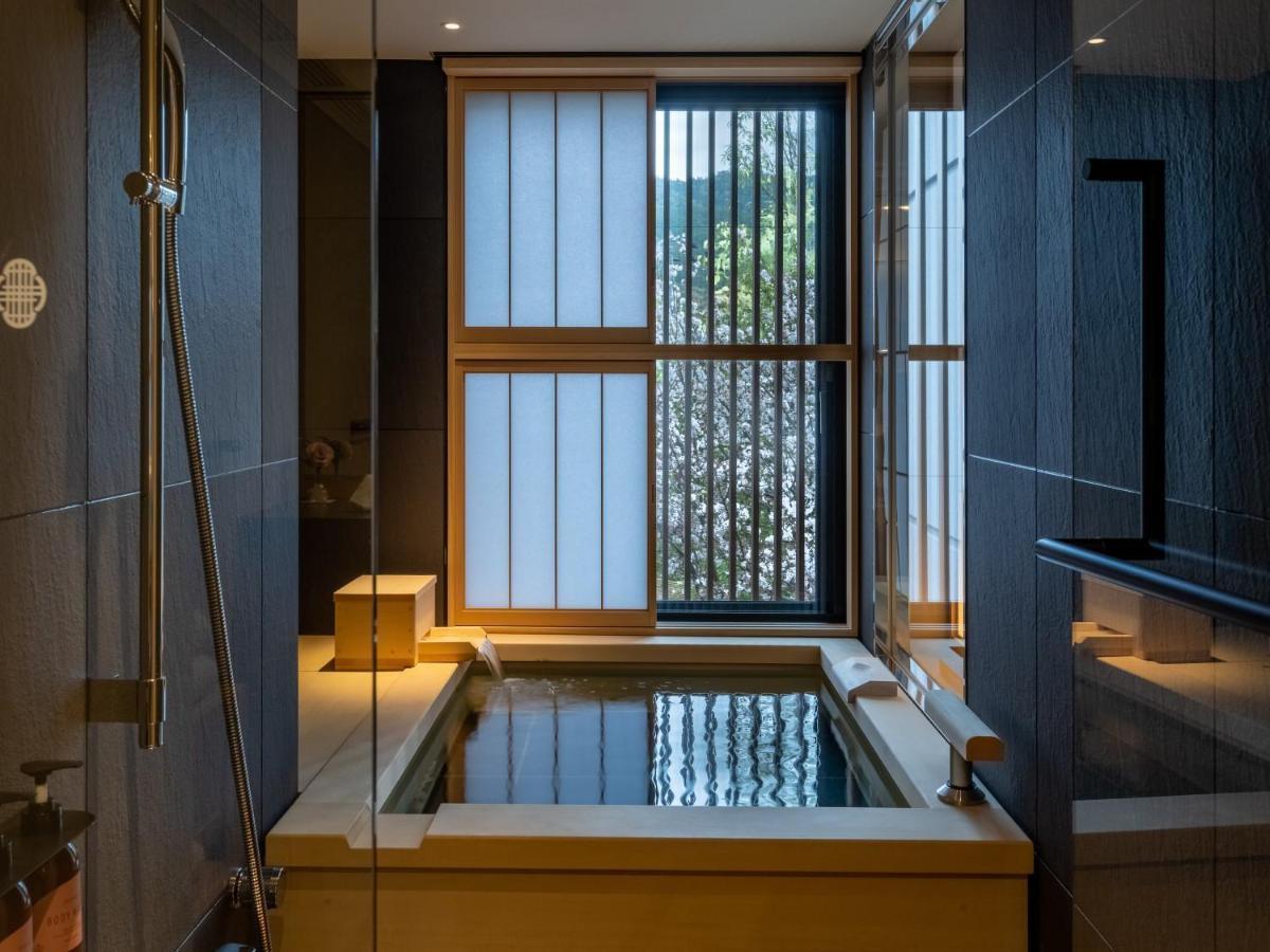 Precious Suite Hot Spring Bath