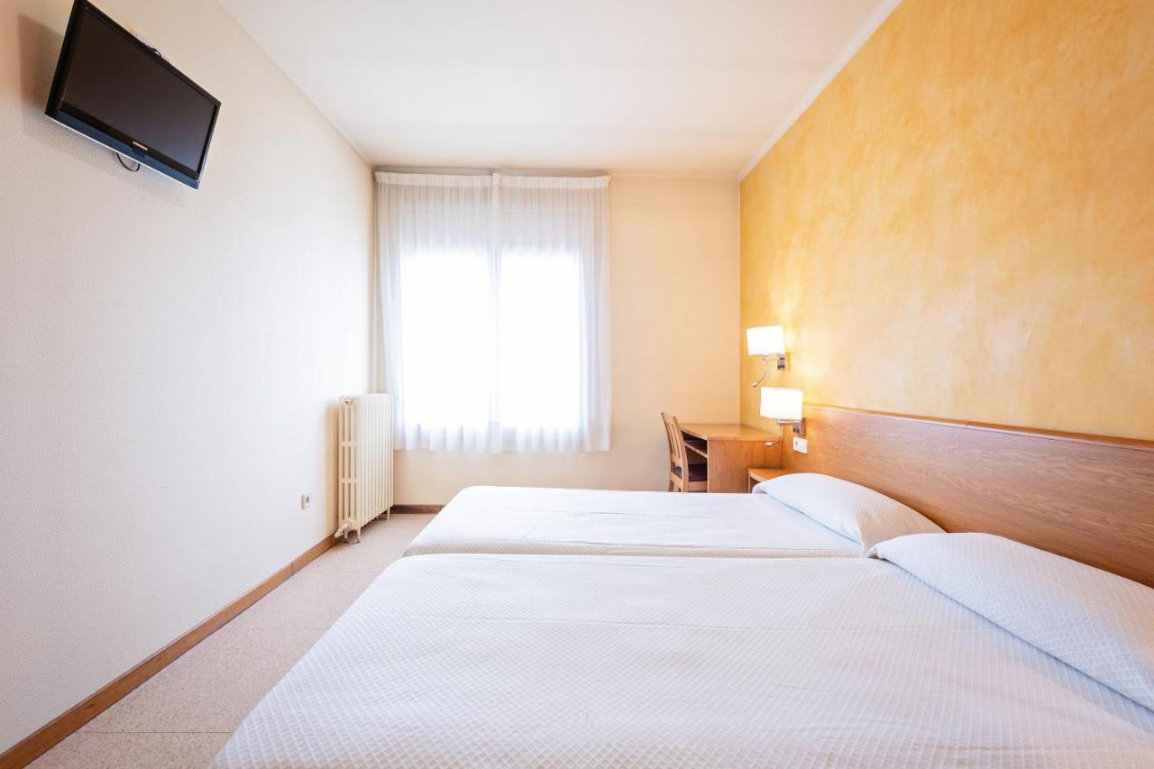 Twin Room with Bath,1493520601:JPEG