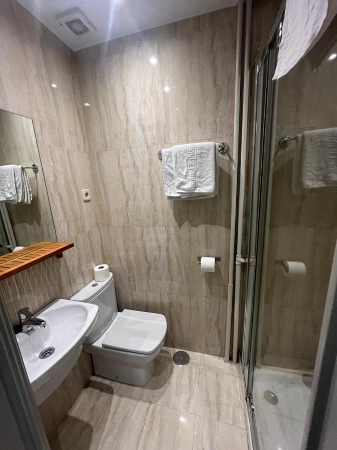 Single Room Private Bathroom