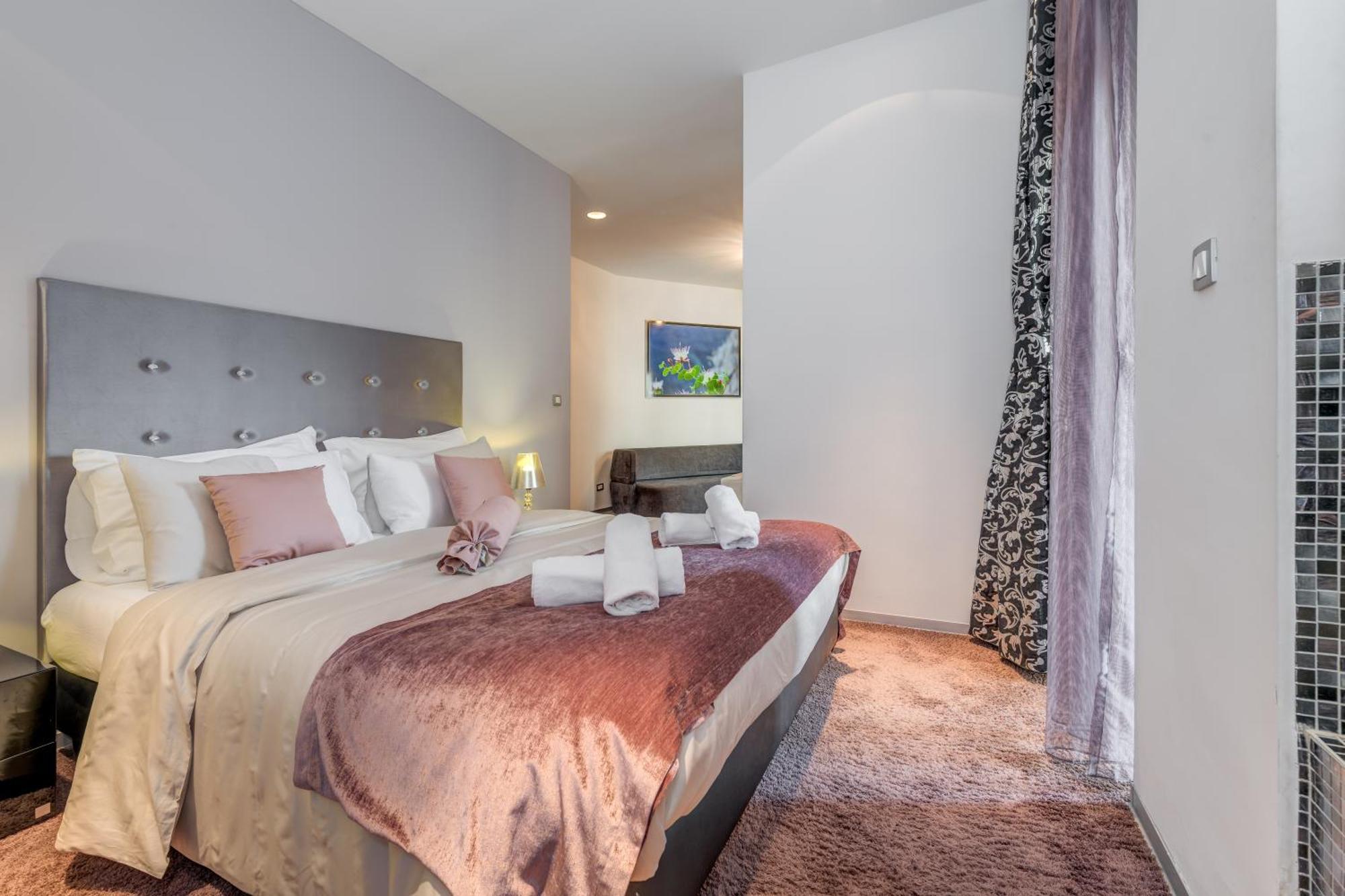 Camera Matrimoniale Deluxe con Jacuzzi e Vista Città