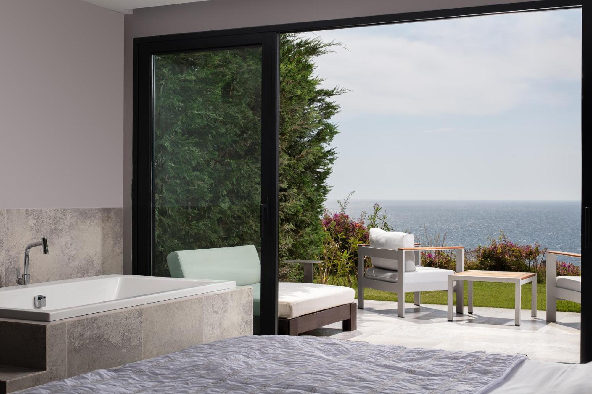 Junior Suite, 1 King, Sea view, Balcony