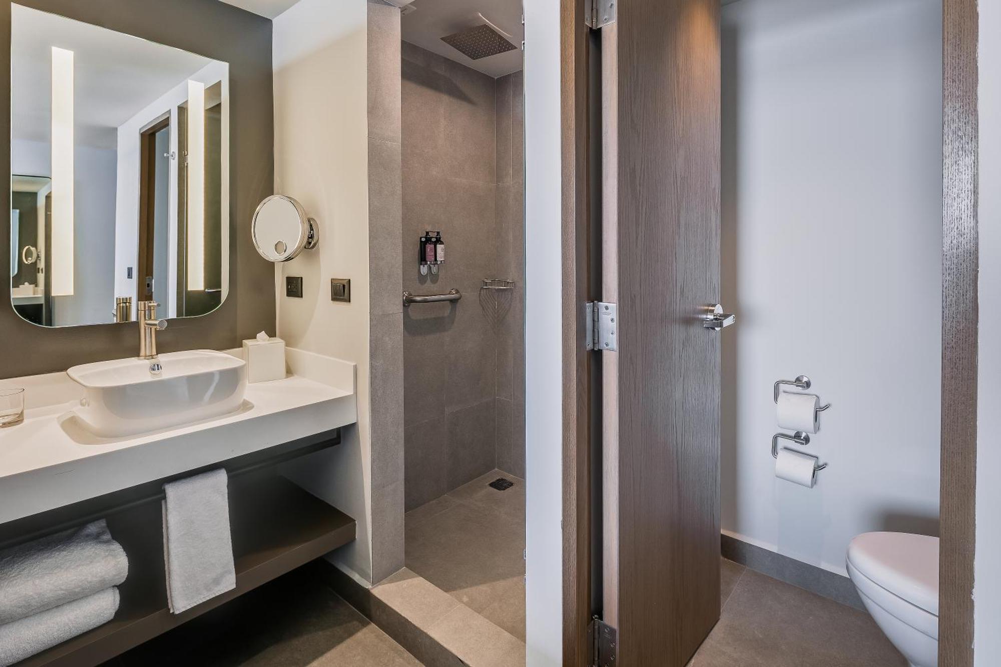 Deluxe Room 1 King