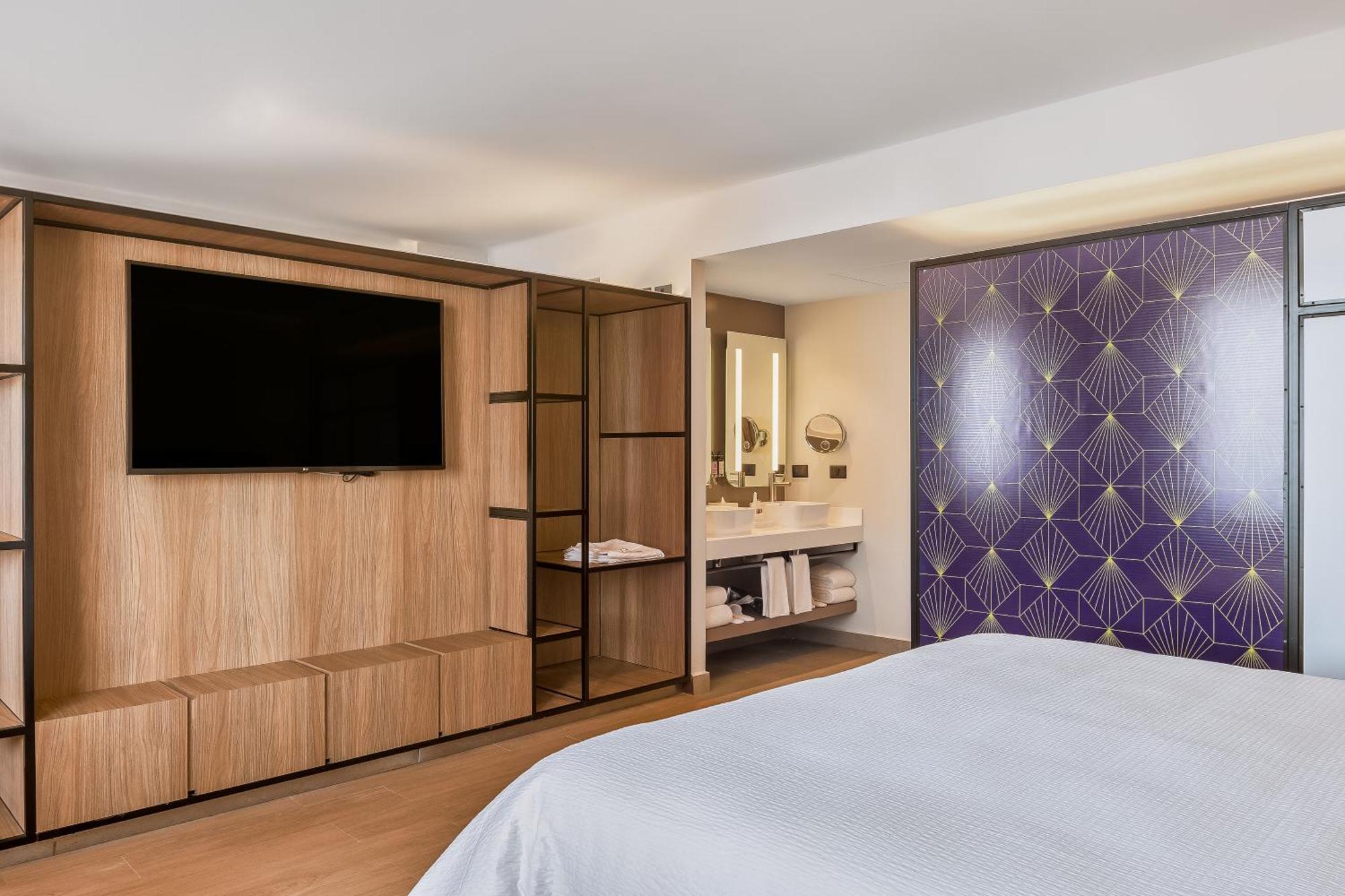 Junior Suite 1 King