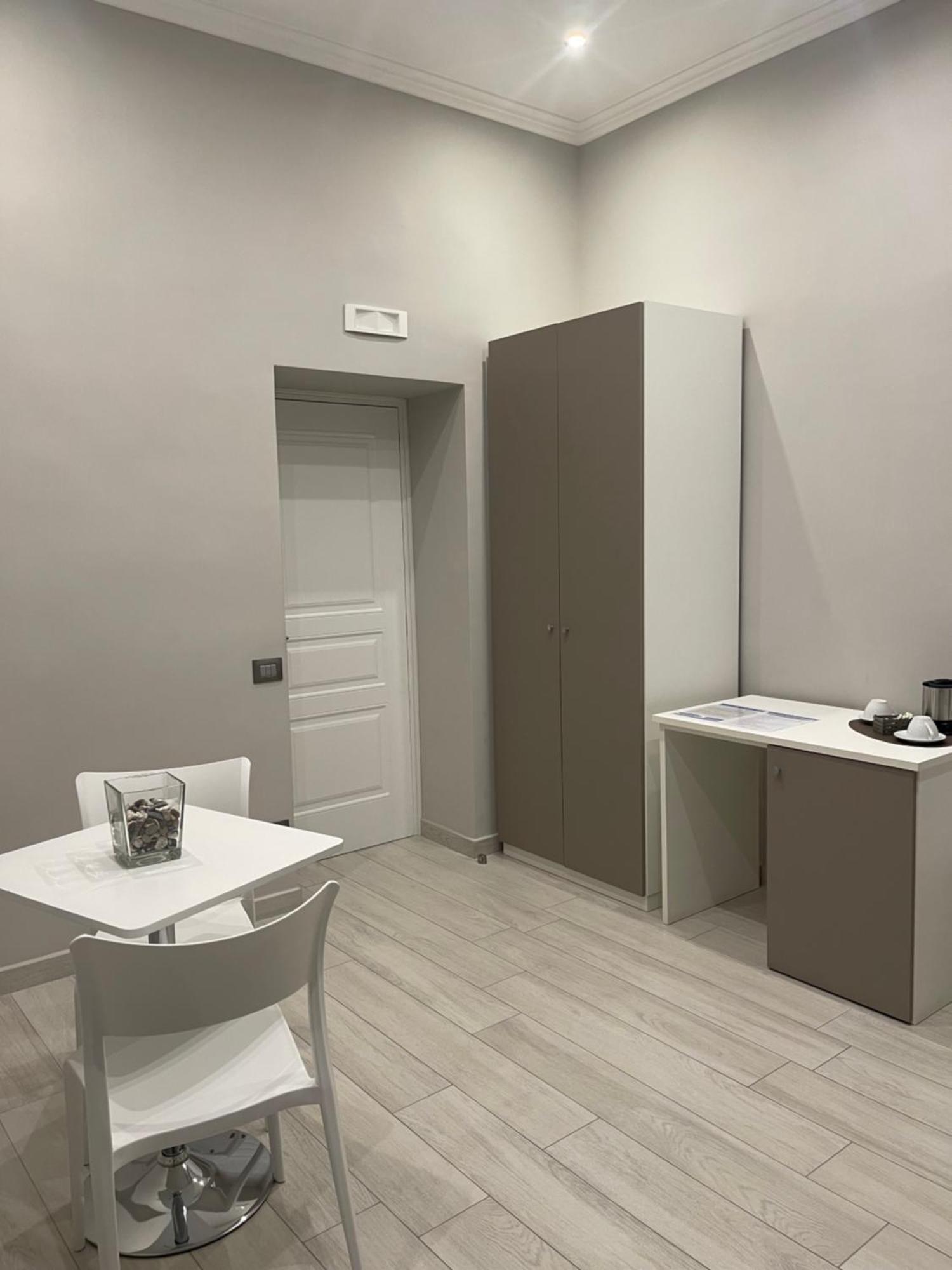 Deluxe Double Room with Bath,1515248008:JPEG