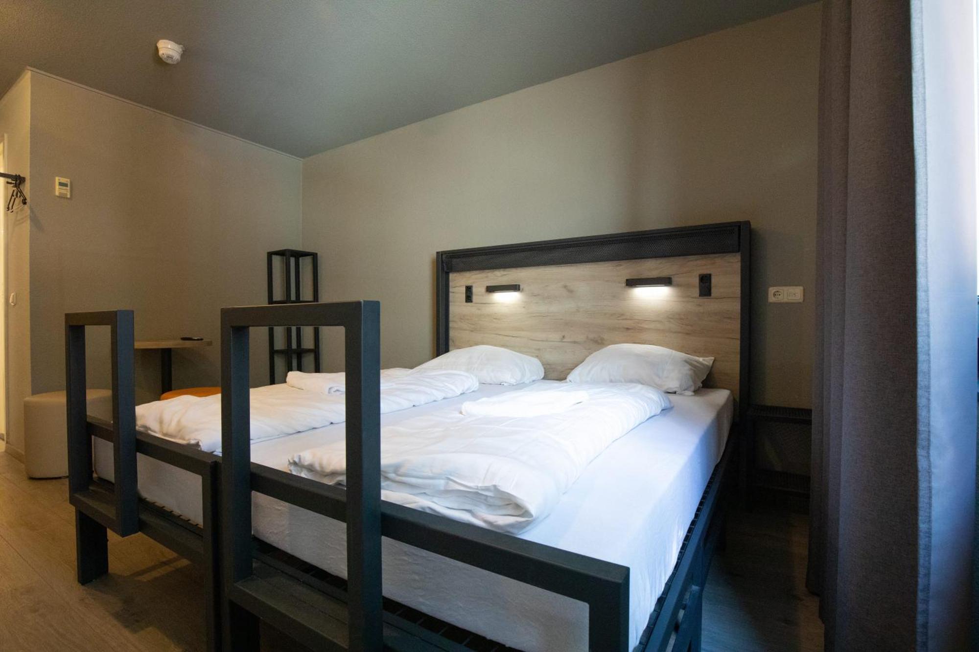 Twin Room,1516441636:JPEG