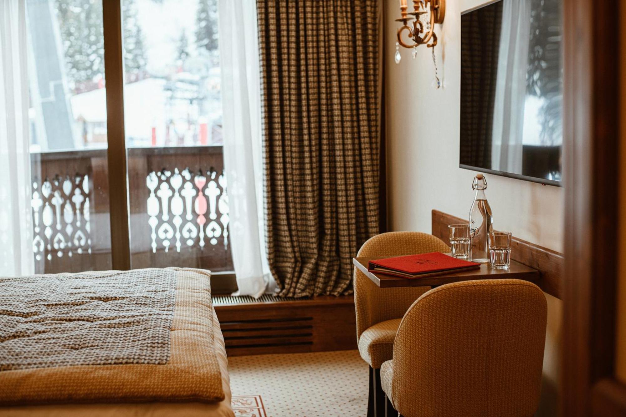 Small Classic room balcony
