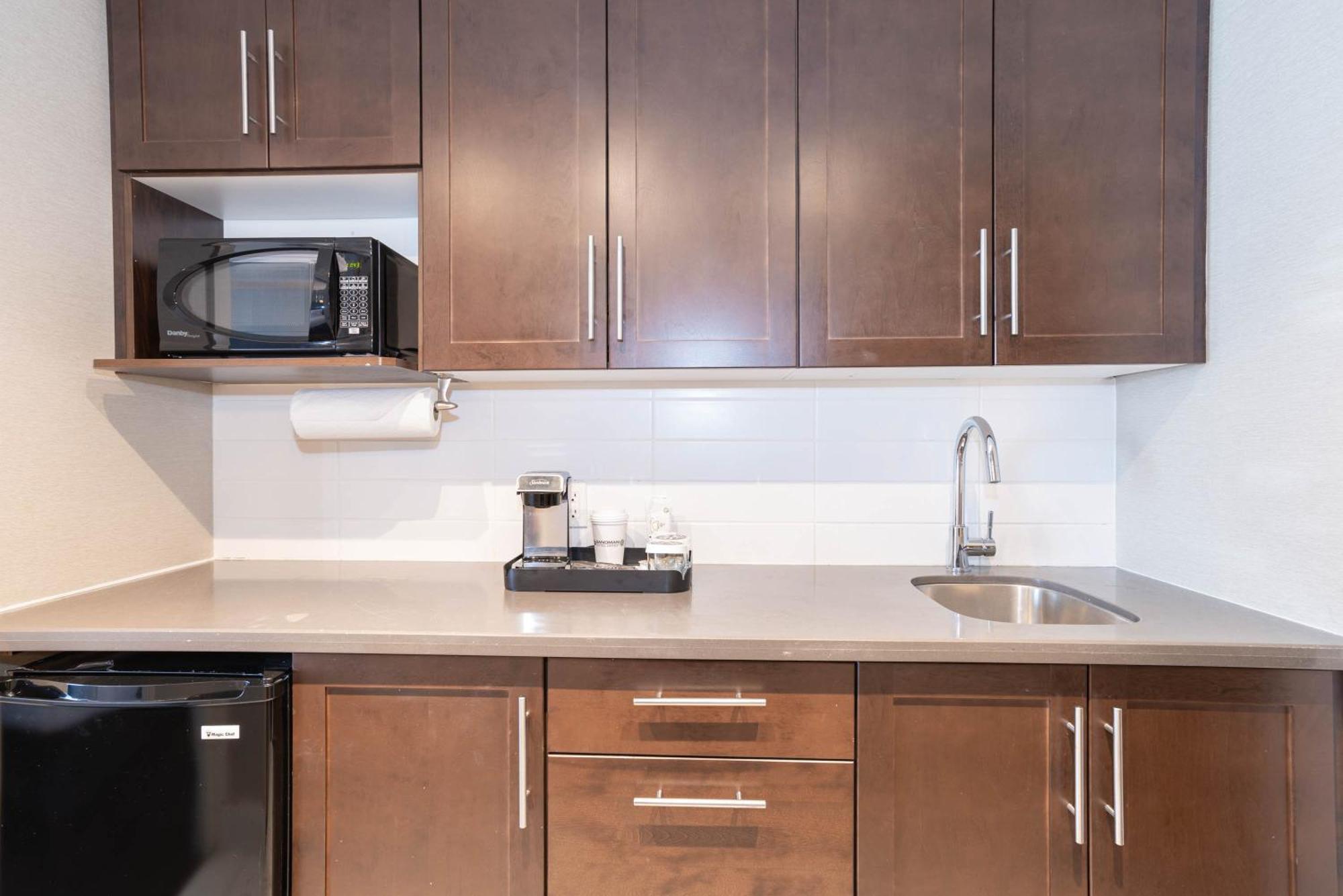 Family Suite, 1 King Bed, 2 Single Beds, Kitchenette