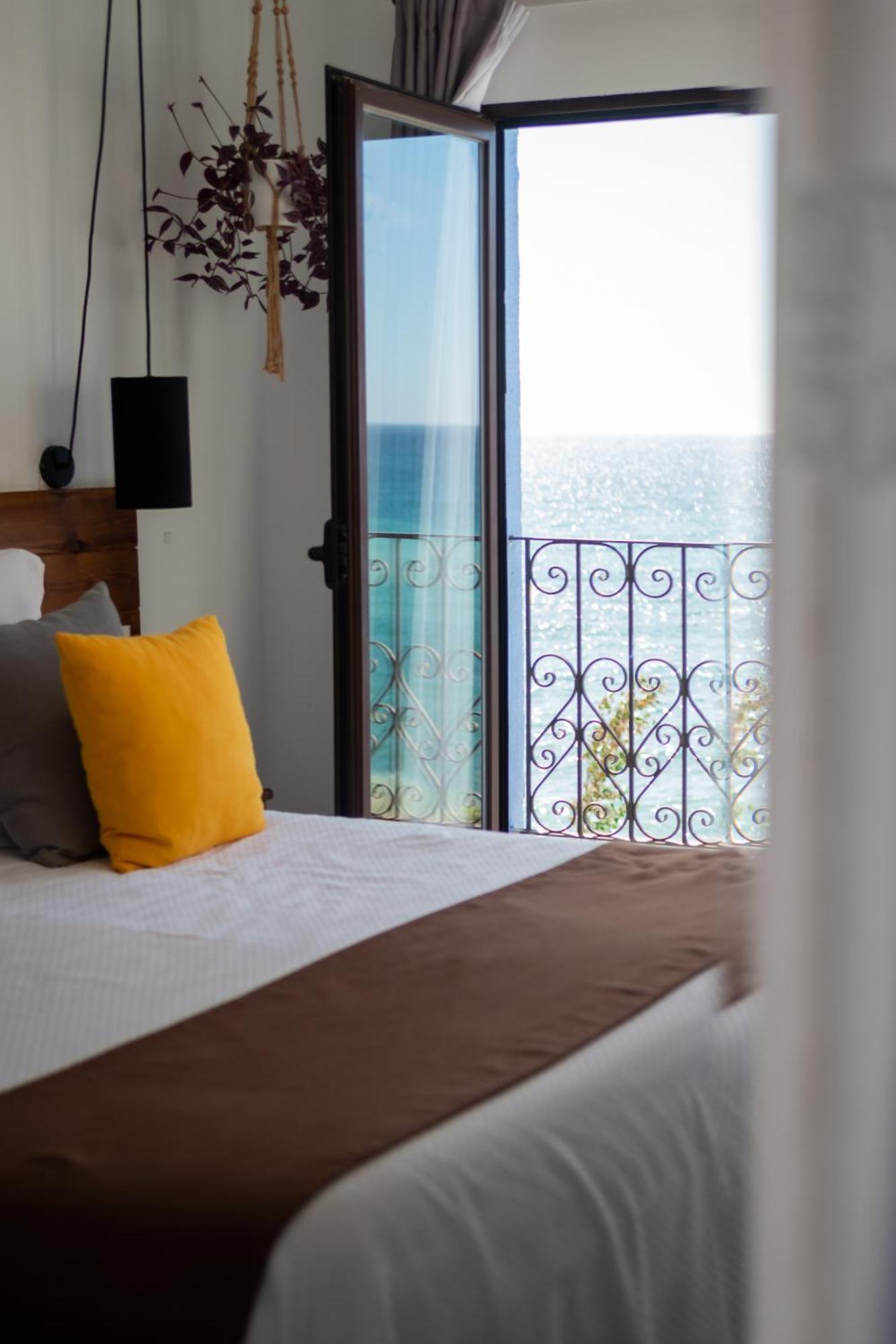Double or Twin Room Sea View