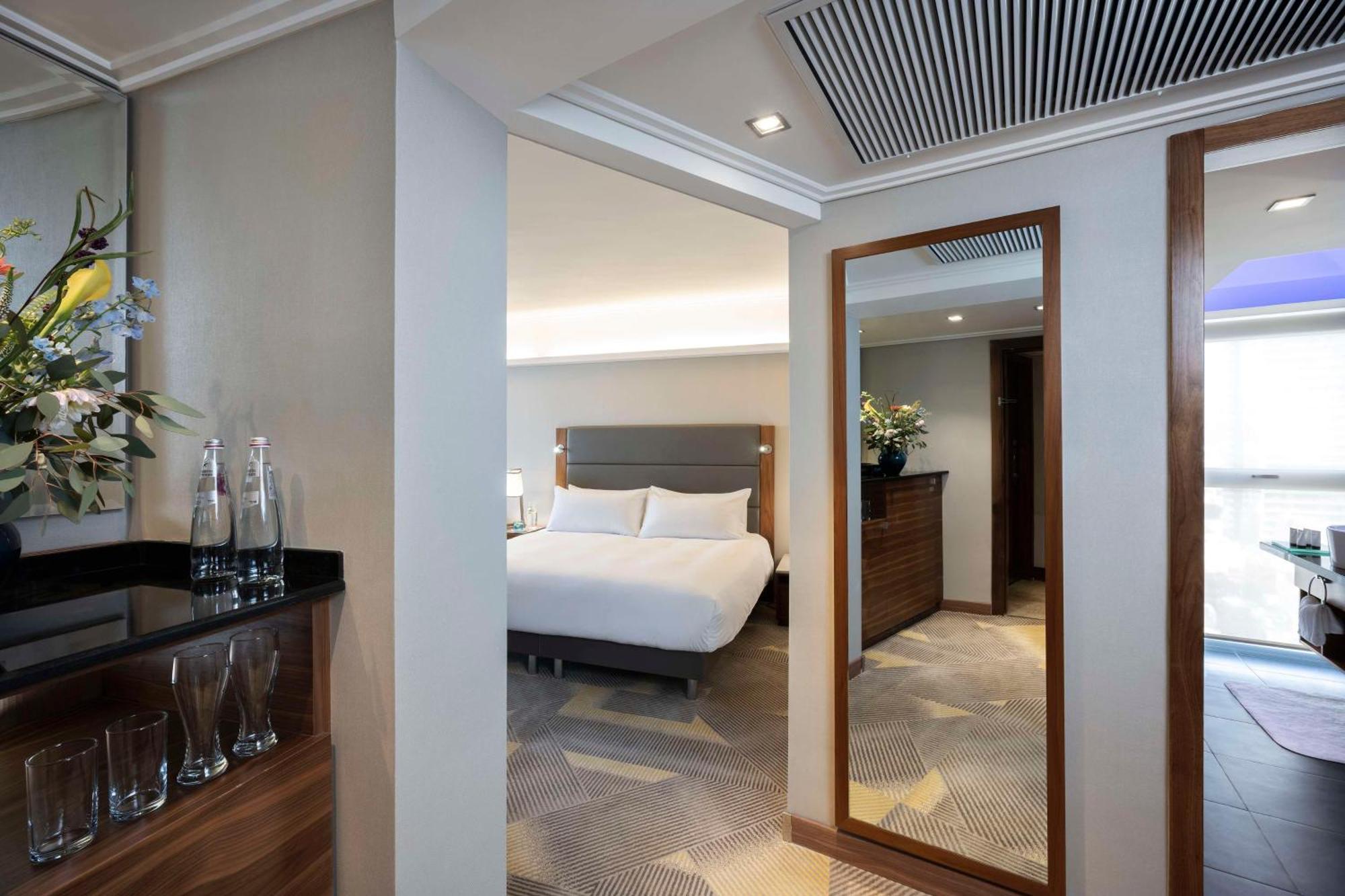 Executive Studio mit Kingsize-Bett und Meerblick