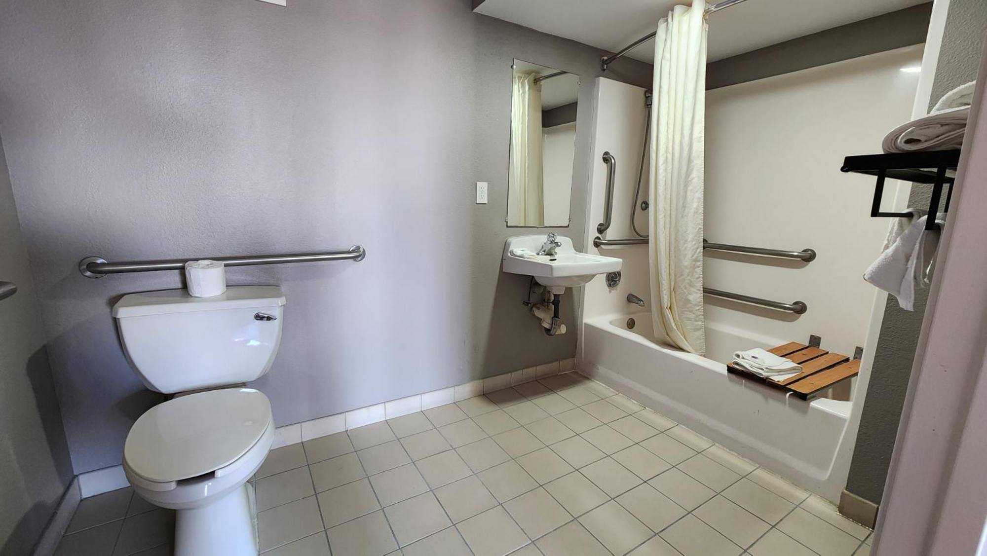 2 Queen Beds | Mobility Accessible Tub Nsmk