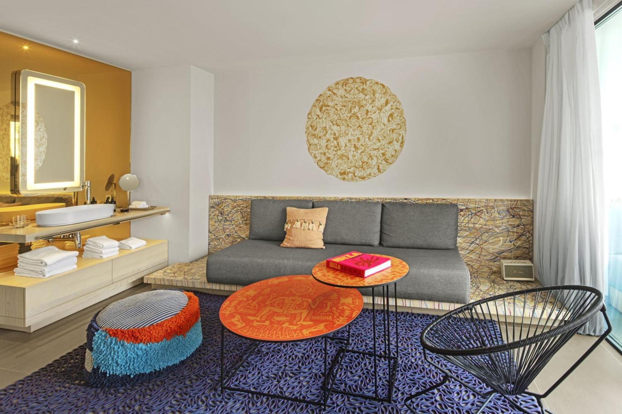 Deluxe King Room Balcony City View