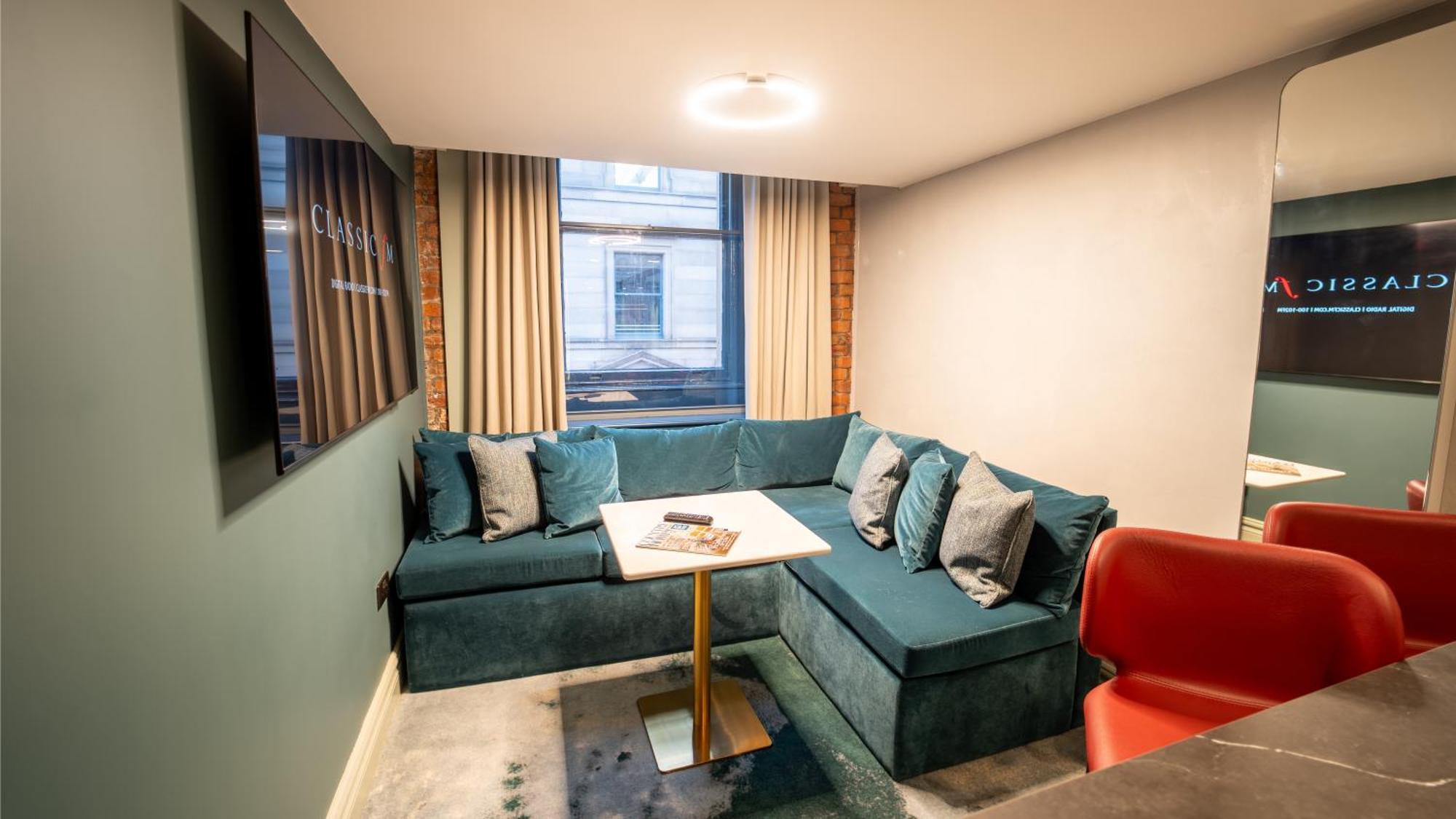 Split Level King Suite with Living Area, Kitchenette and In-Room Bath Tub - Non-Smoking