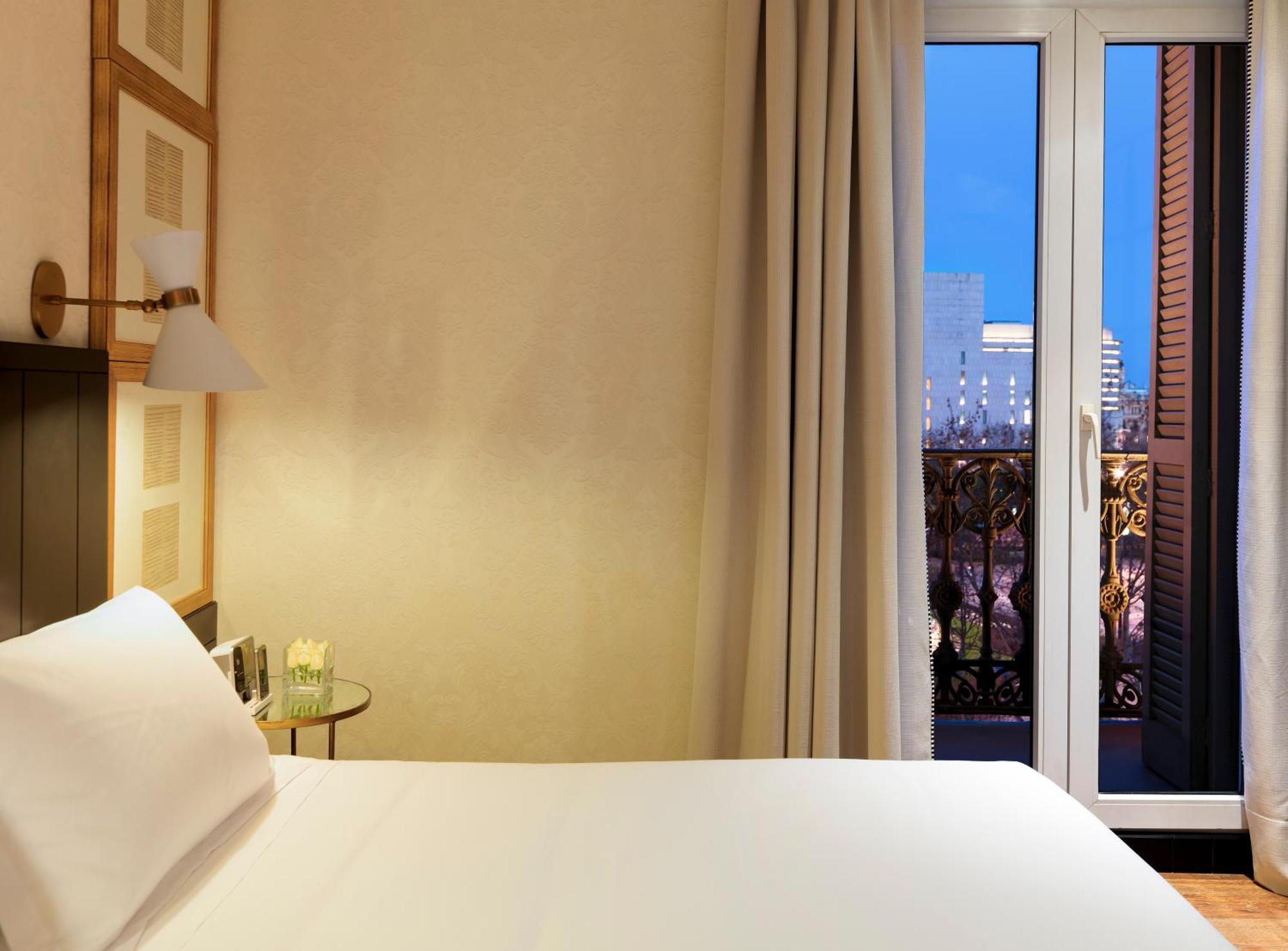 Deluxe Double or Twin Room Plaça Catalunya View