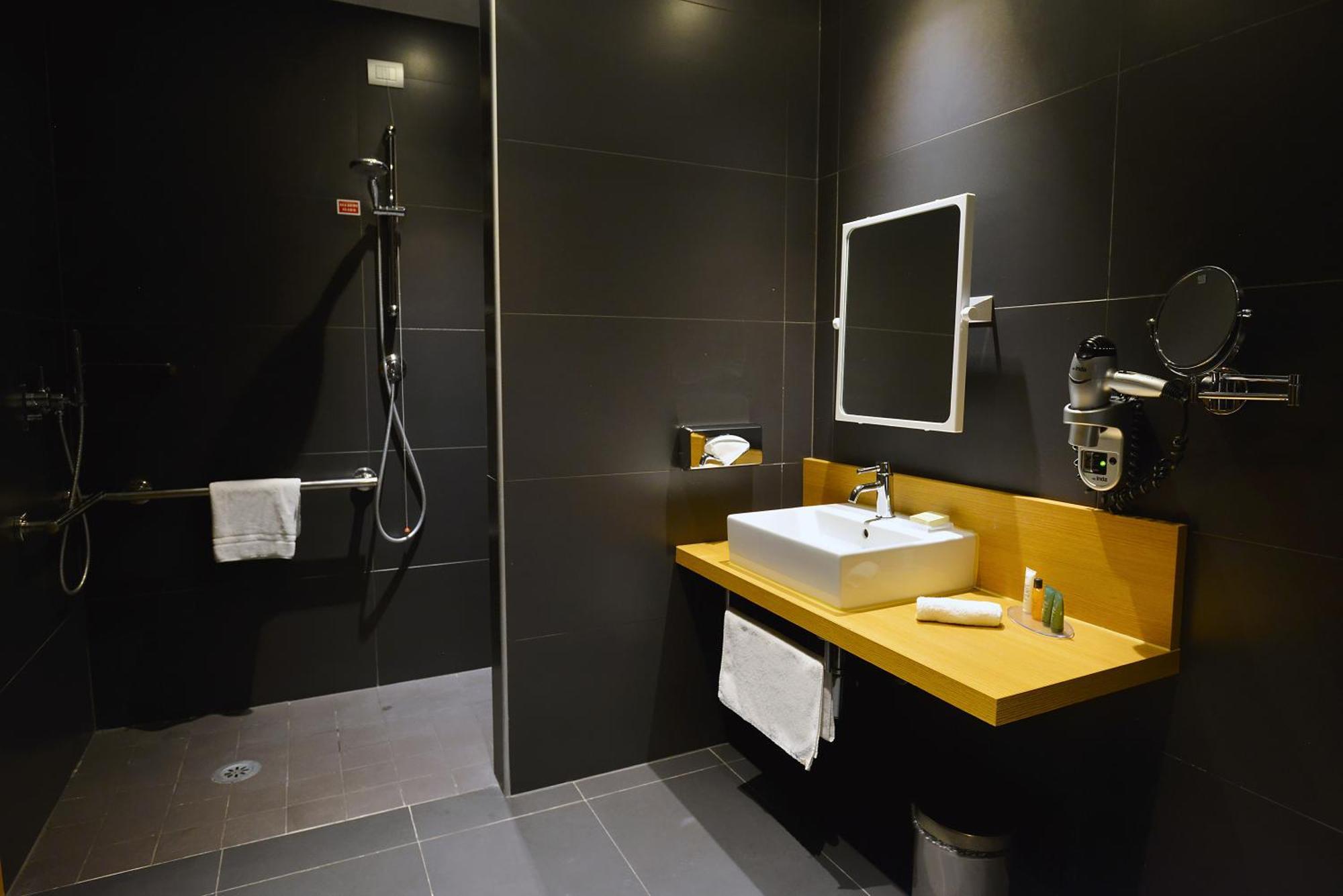 Quarto King - Acessível a Pessoas com Mobilidade Condicionada