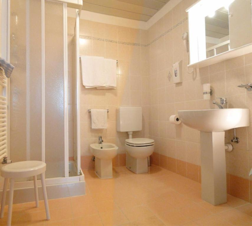Classic Double Room Balcony Lake View