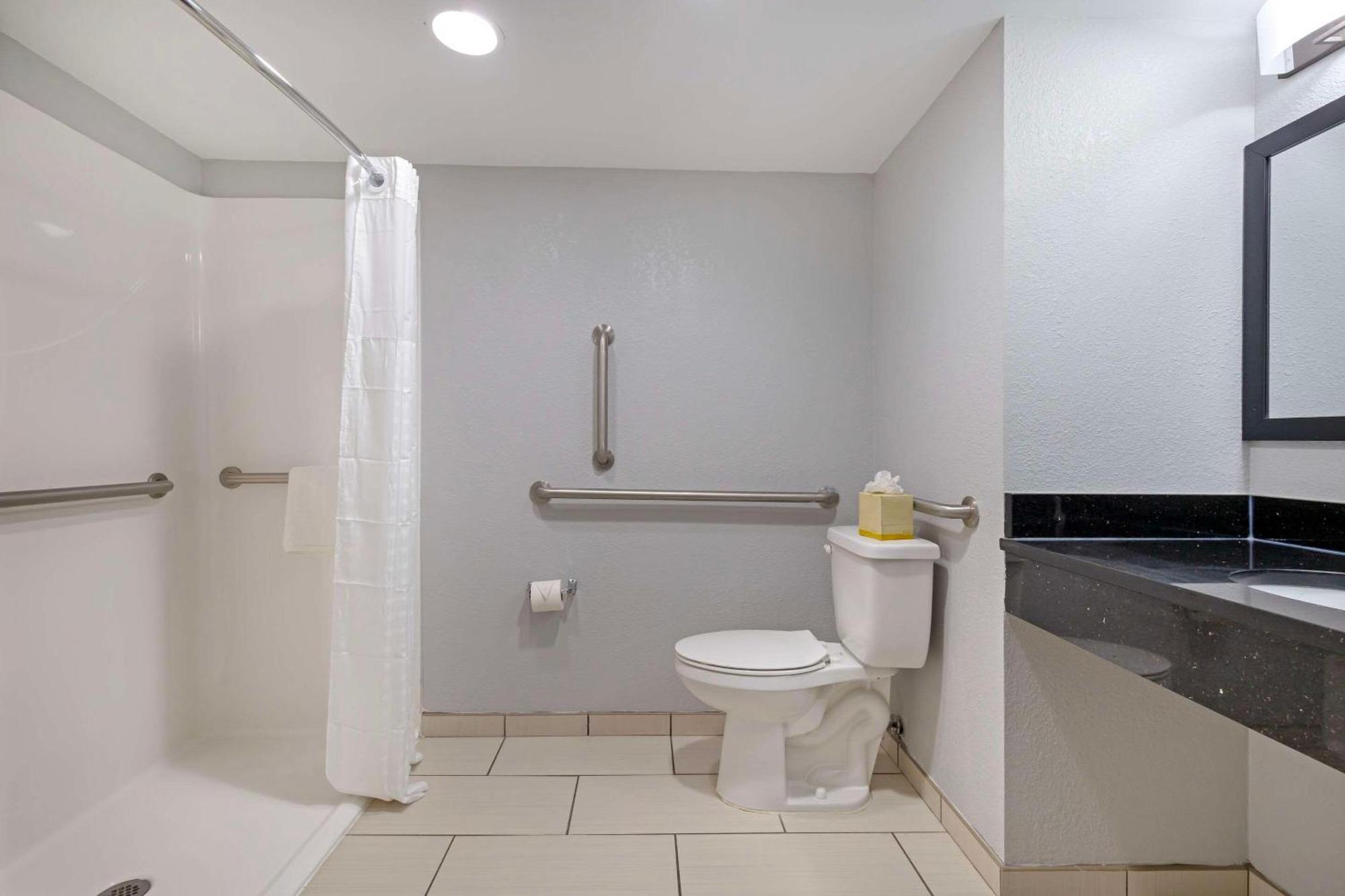 King Room - Accessible/Non-Smoking