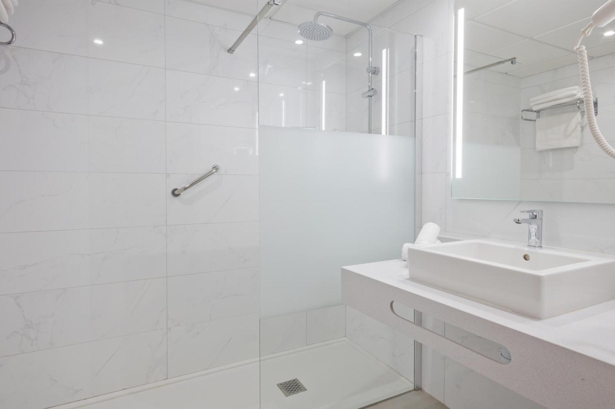 Standard Double Room (2 Adults),1547108620:JPEG