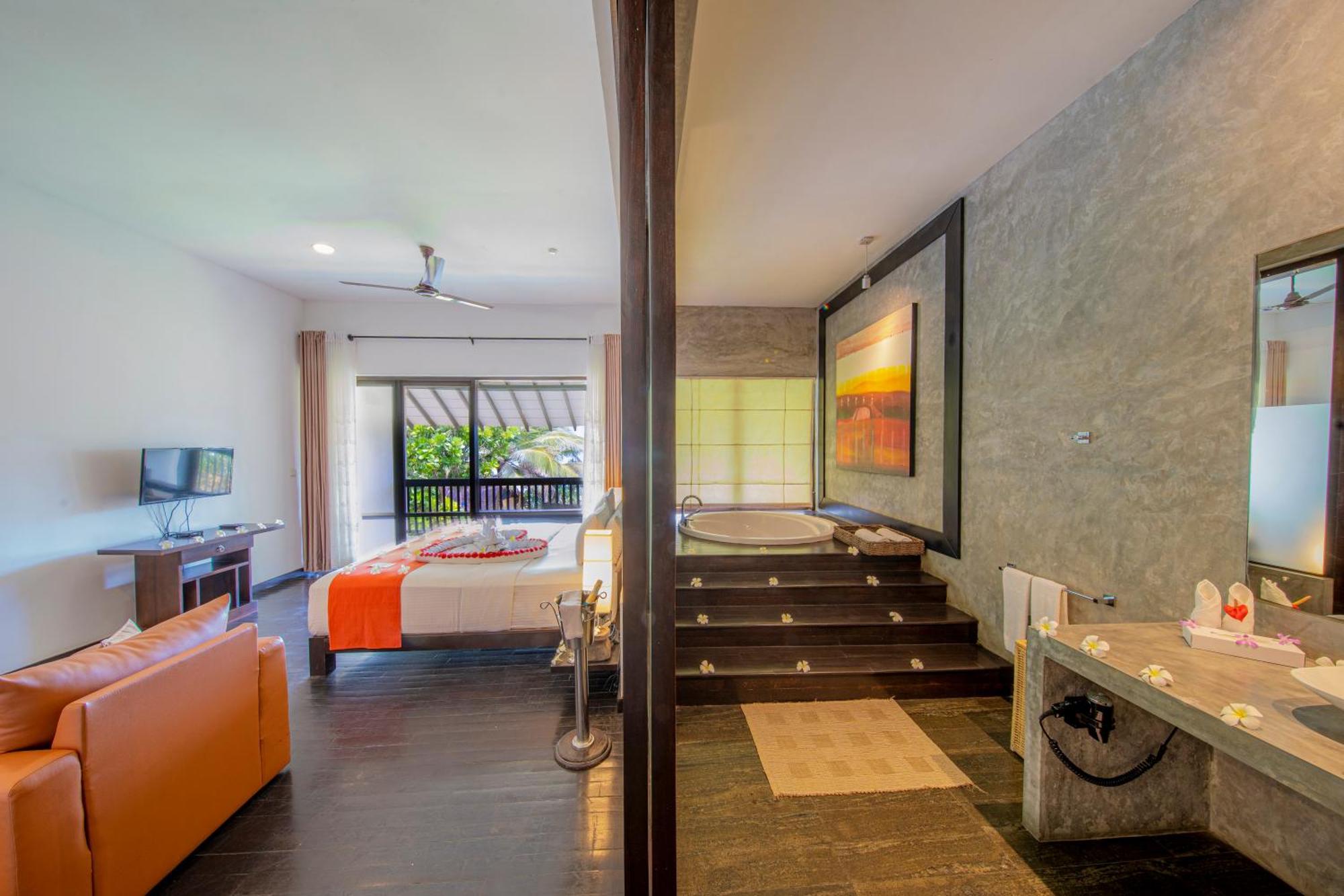 Deluxe Double Room Ocean View Balcony